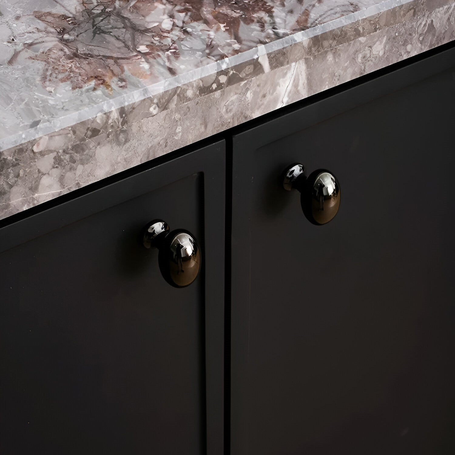 Italiensktillverkade knoppar i massiv mässing – Lyxig touch för dörrar och lådor