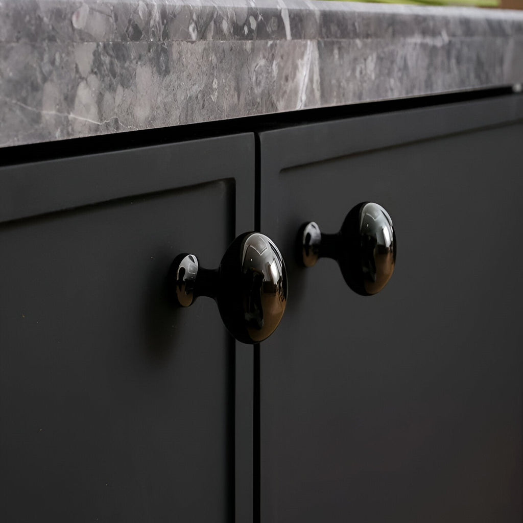 Italiensktillverkade knoppar i massiv mässing – Lyxig touch för dörrar och lådor