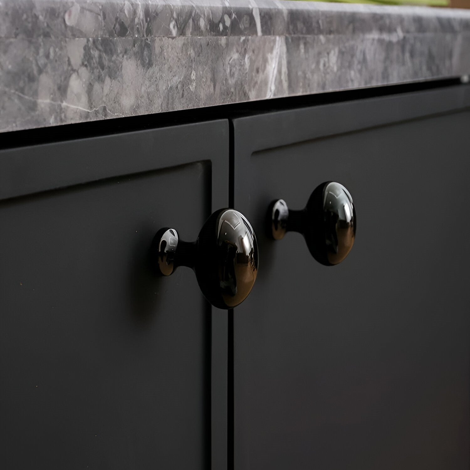 Italiensktillverkade knoppar i massiv mässing – Lyxig touch för dörrar och lådor