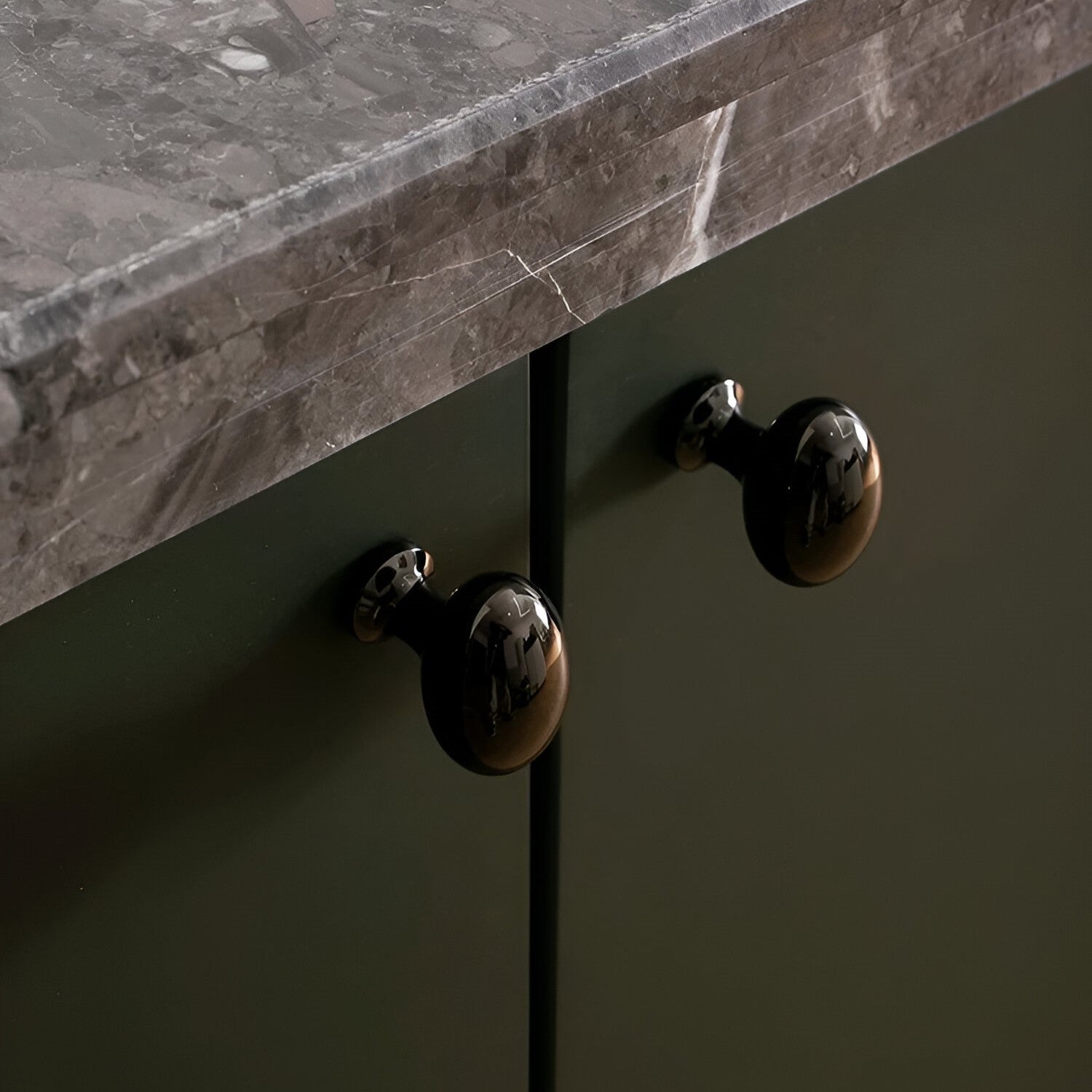 Italiensktillverkade knoppar i massiv mässing – Lyxig touch för dörrar och lådor