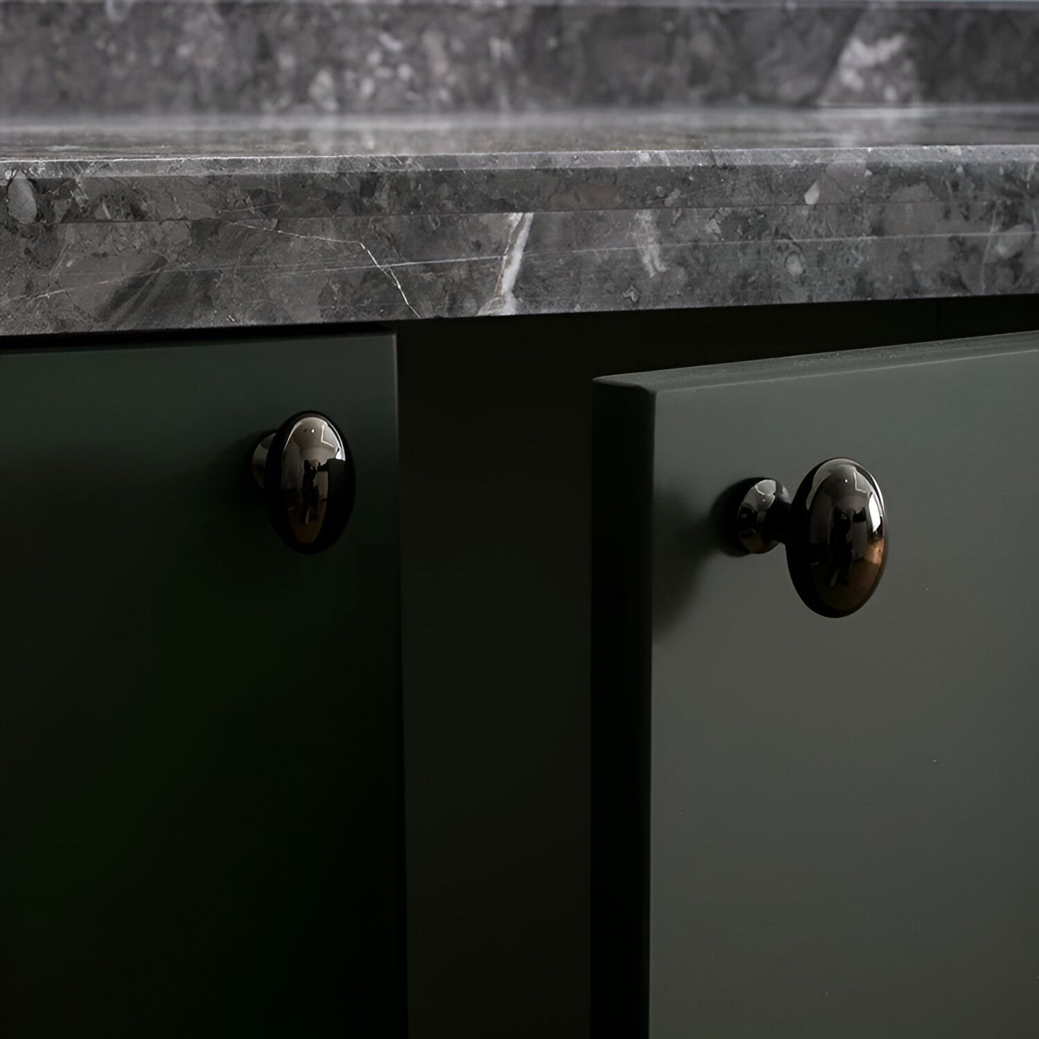 Italiensktillverkade knoppar i massiv mässing – Lyxig touch för dörrar och lådor