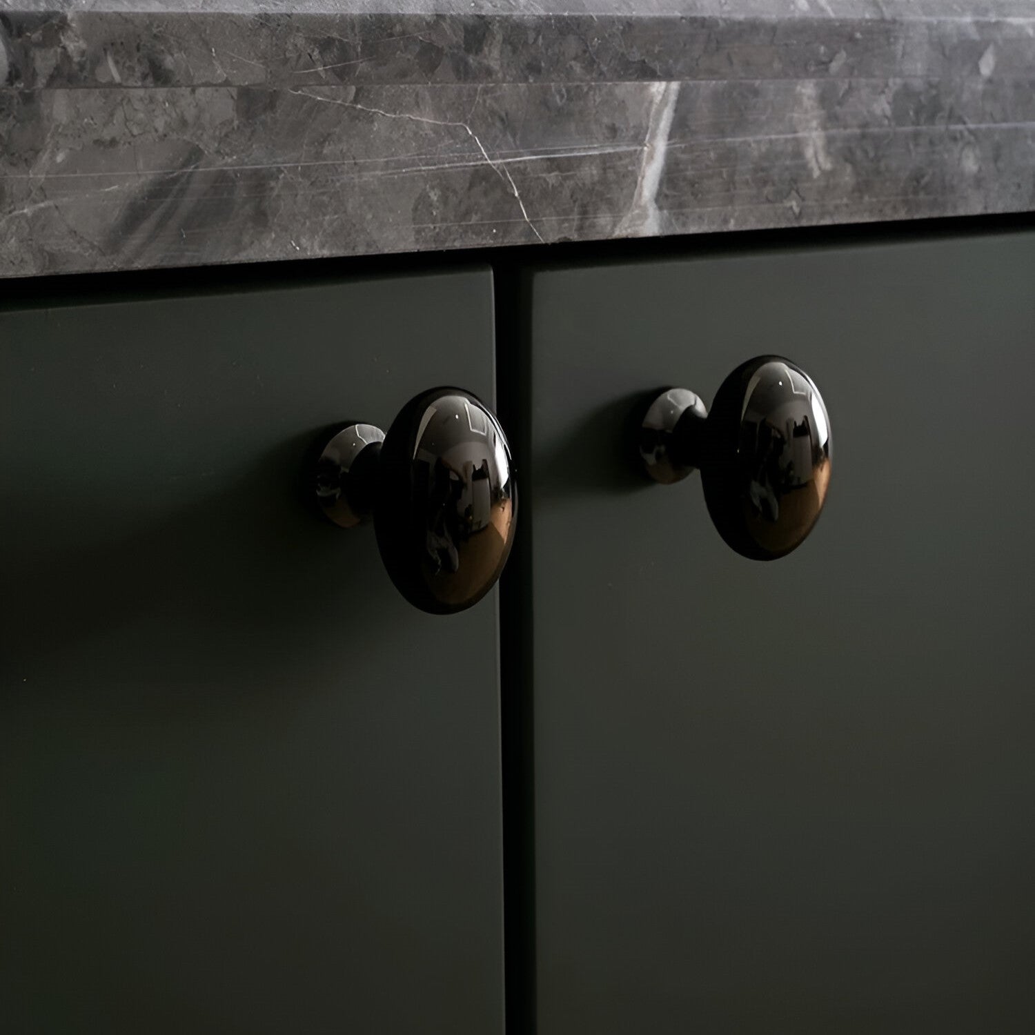 Italiensktillverkade knoppar i massiv mässing – Lyxig touch för dörrar och lådor