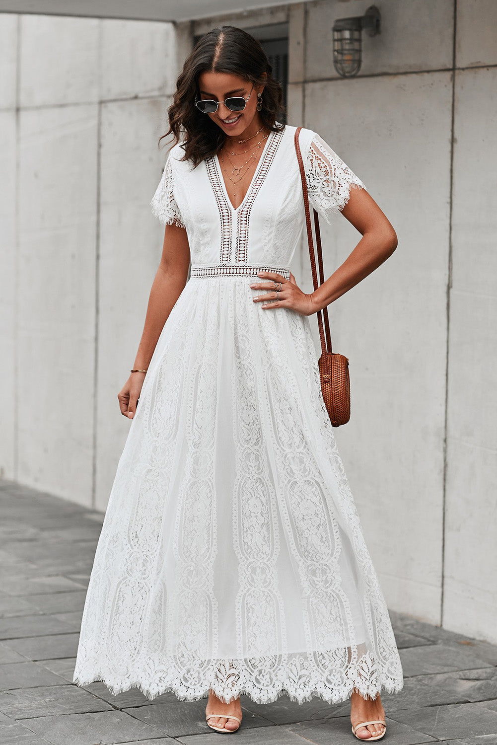 Damklänning med V-ringning i vit spets, boho-maxi