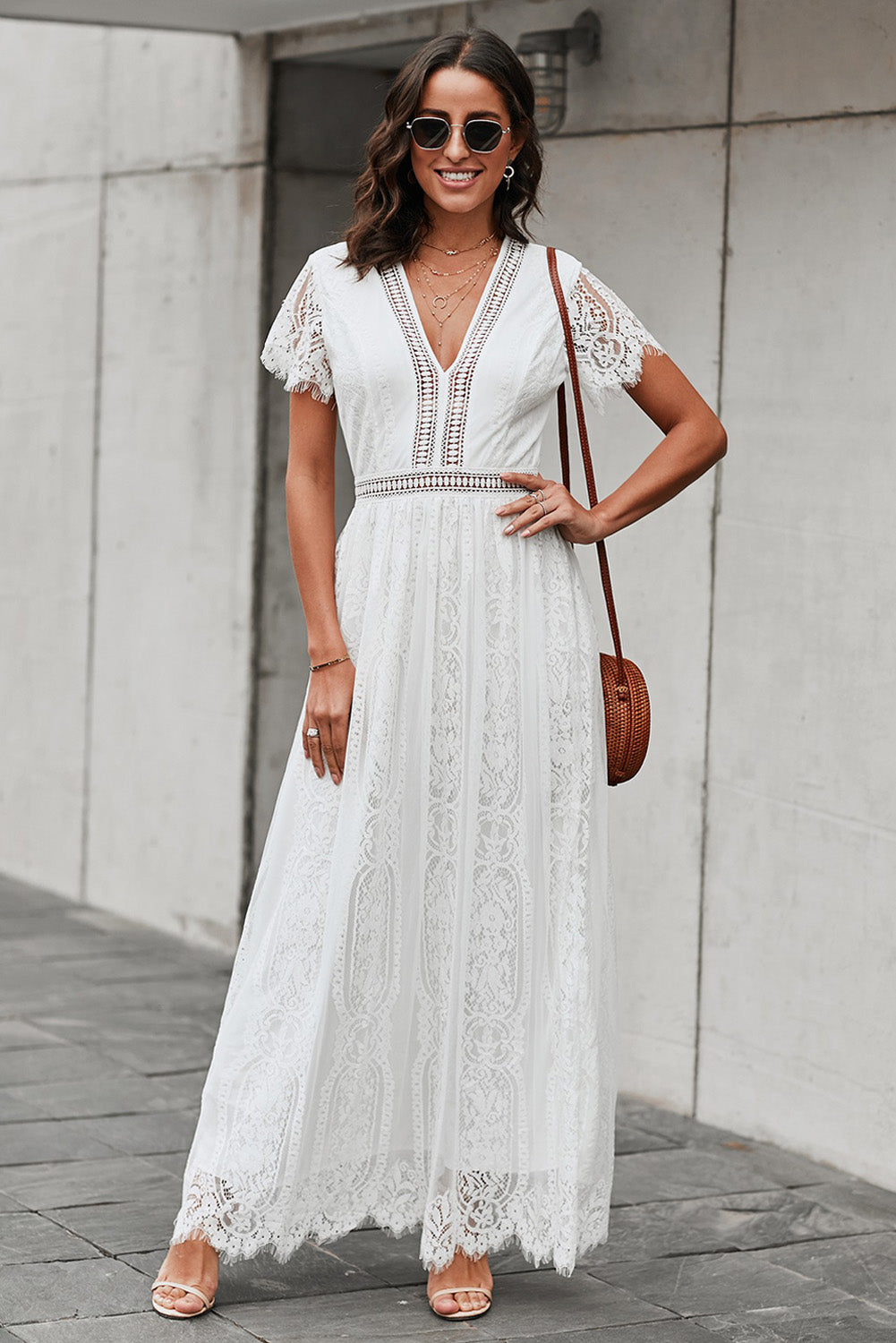 Damklänning med V-ringning i vit spets, boho-maxi
