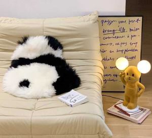 CozyNest – Plyschig golvmatta med panda-tema