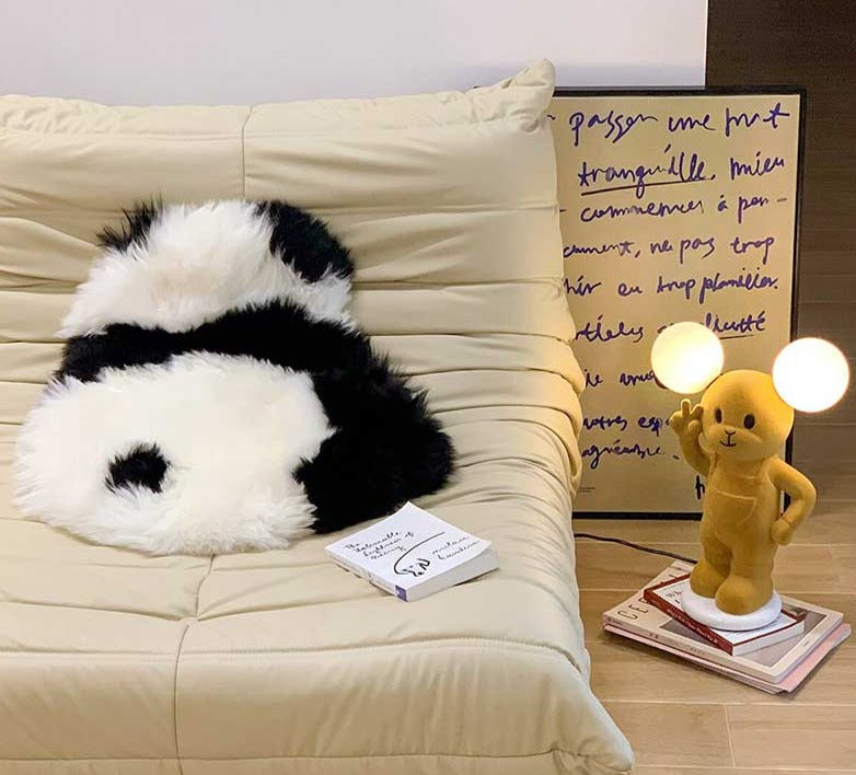 CozyNest – Plyschig golvmatta med panda-tema