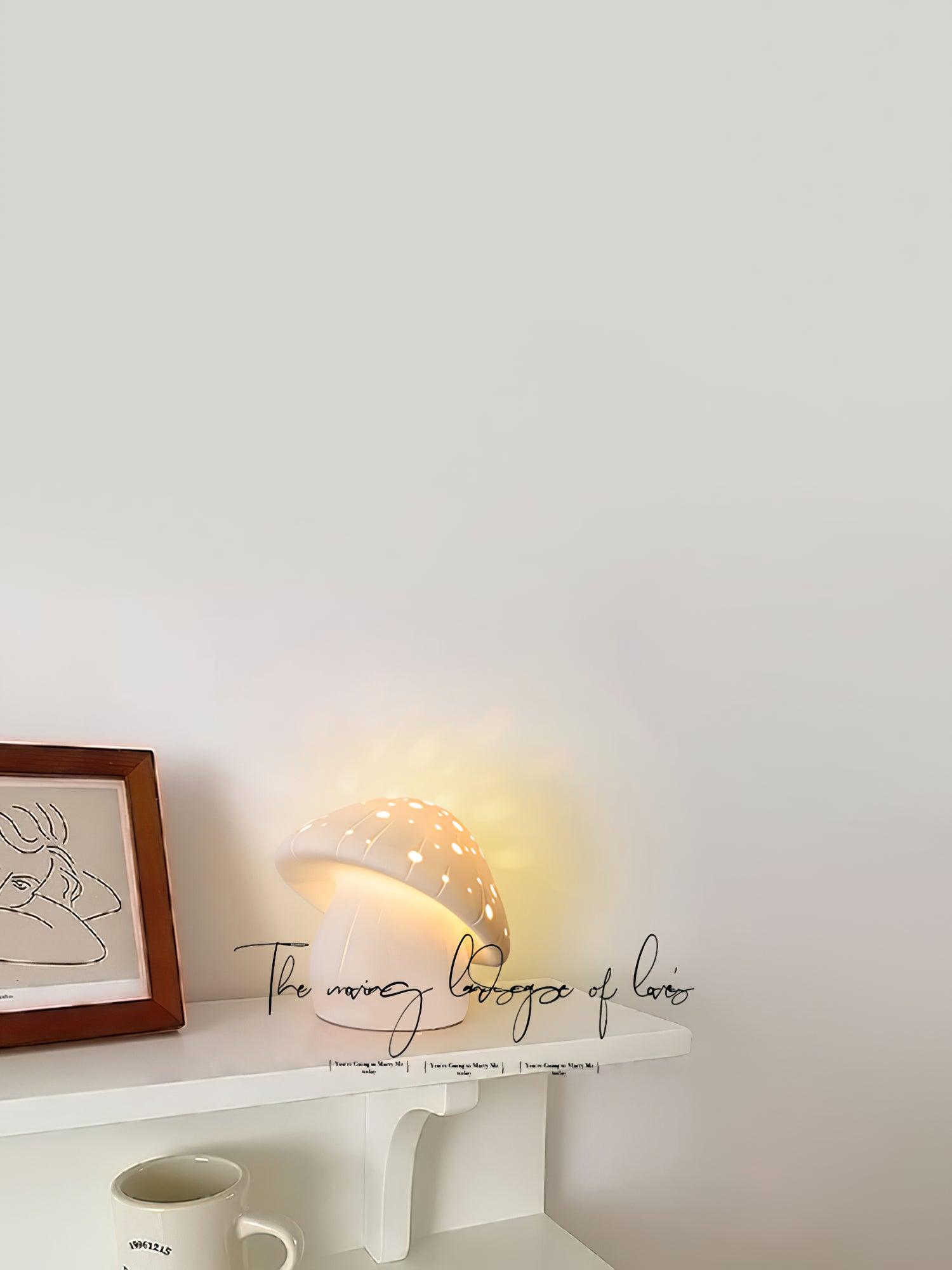 Clean Curve bordslampa - Vit svampinspirerad lampa