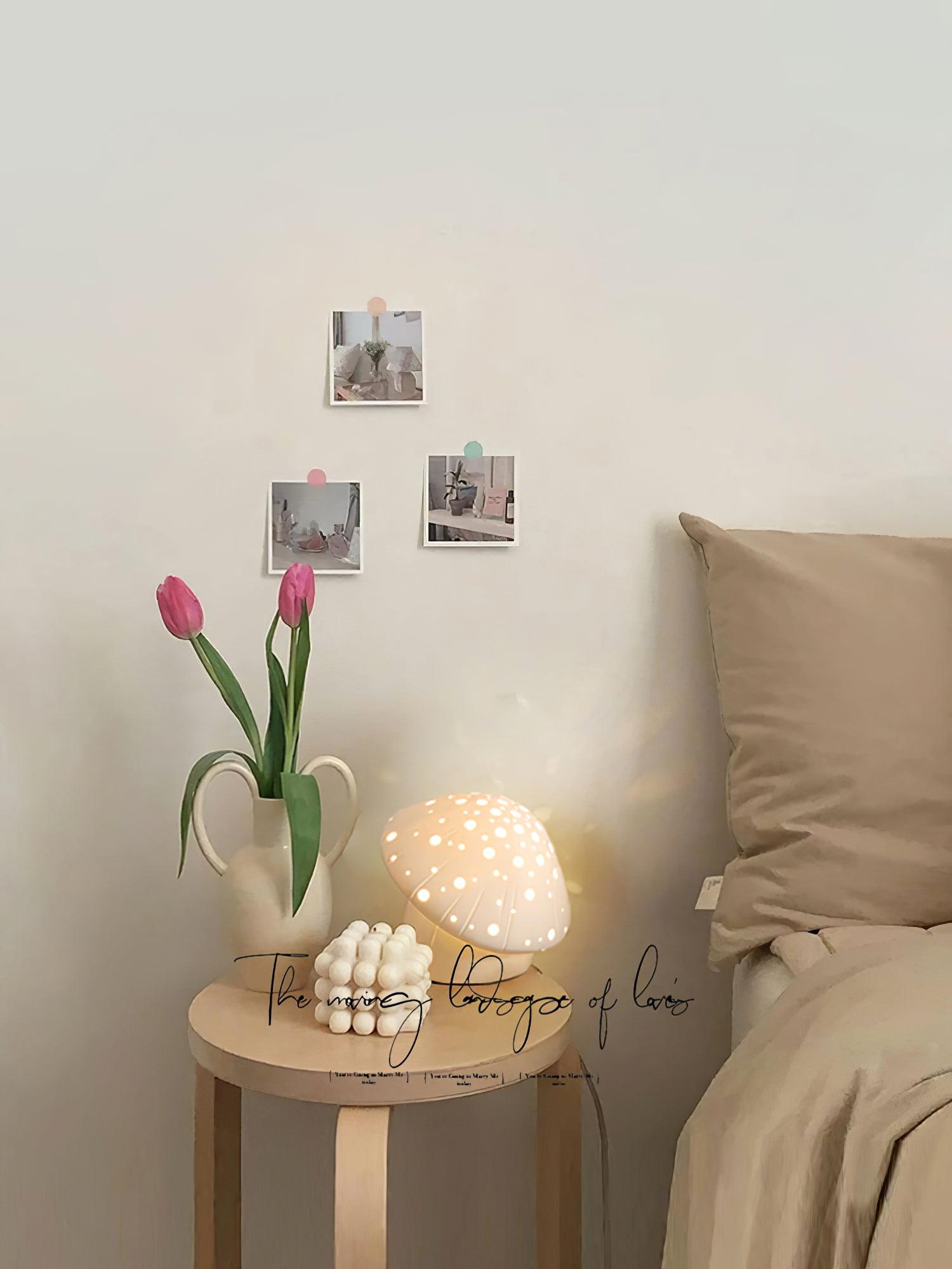 Clean Curve bordslampa - Vit svampinspirerad lampa