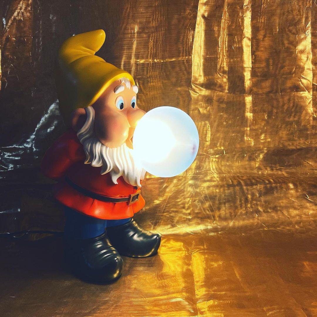 Lekfull LED-bordslampa – Ljus och livfull skrivbordsaccentlampa