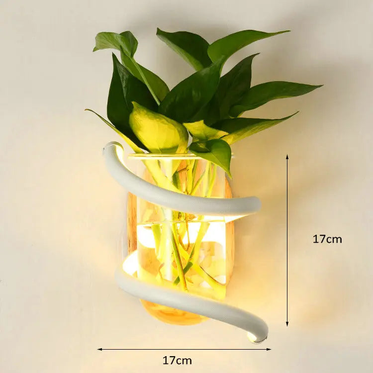Nordic Blossom LED-vägglampa – Träaccent med dekorativ vas, modern stämningsbelysning