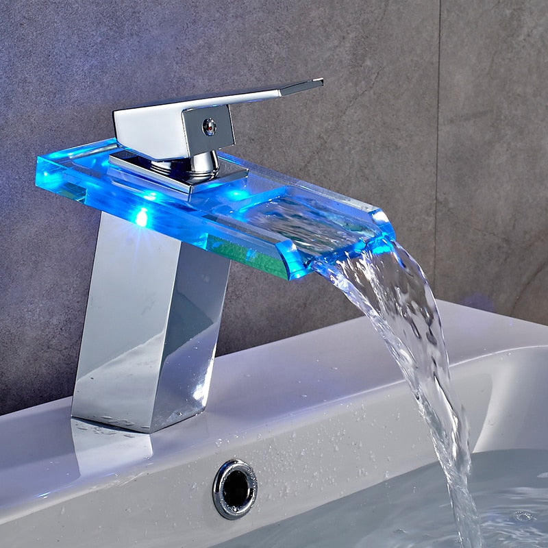 LumiFlow - Färgskiftande LED-blandare för handfat med slät kaskaddesign