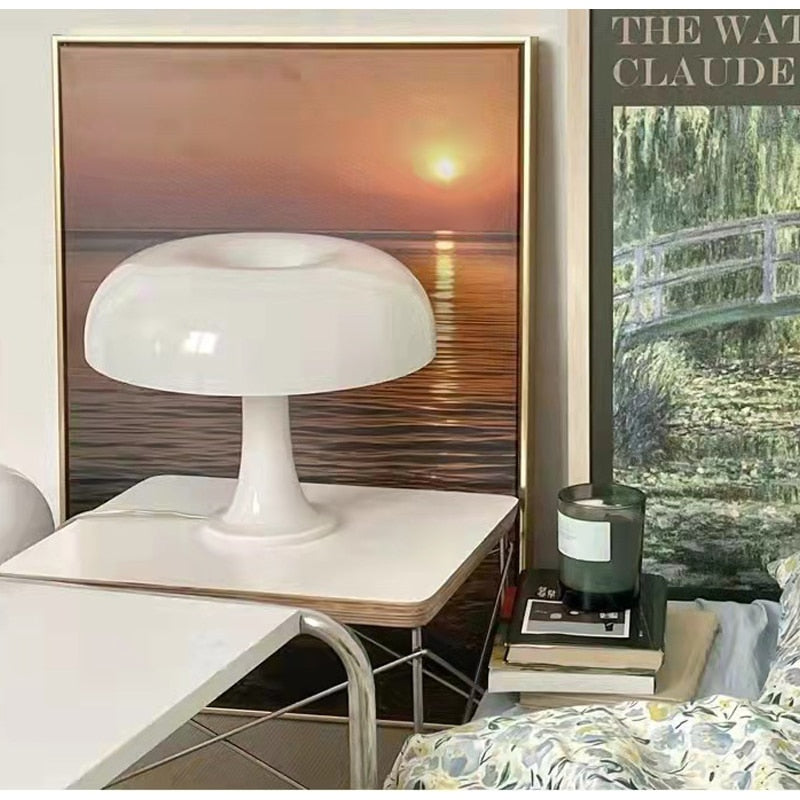 Svampformad minimalistisk bordslampa