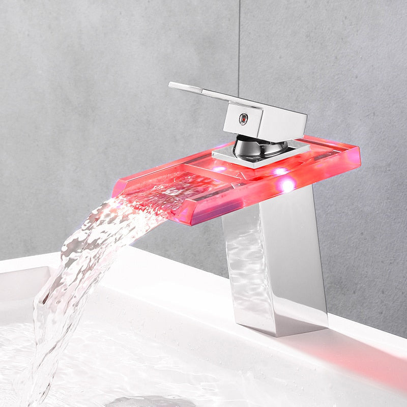 LumiFlow - Färgskiftande LED-blandare för handfat med slät kaskaddesign