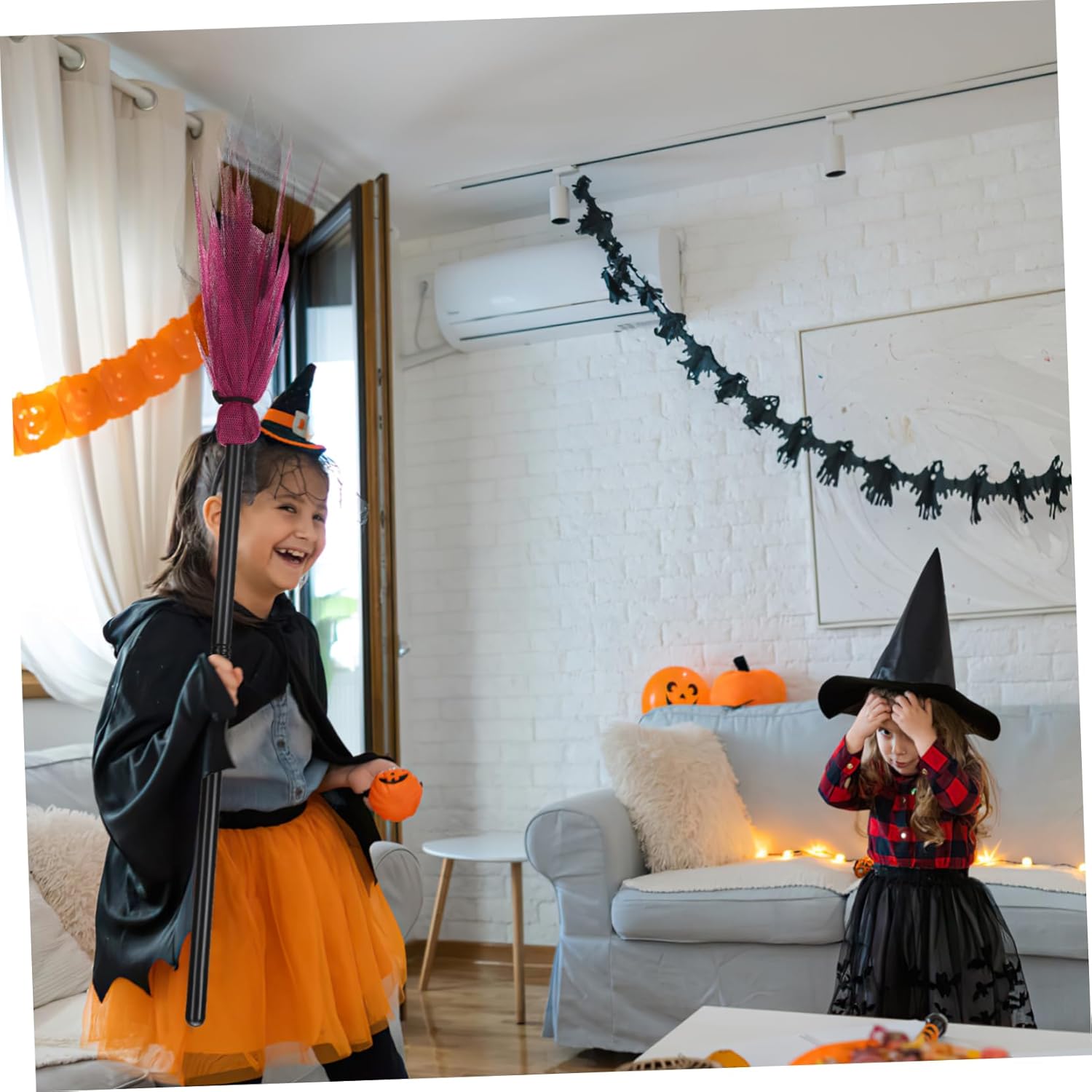 Läskig häxkvast – Halloweenkostym och festdekoration