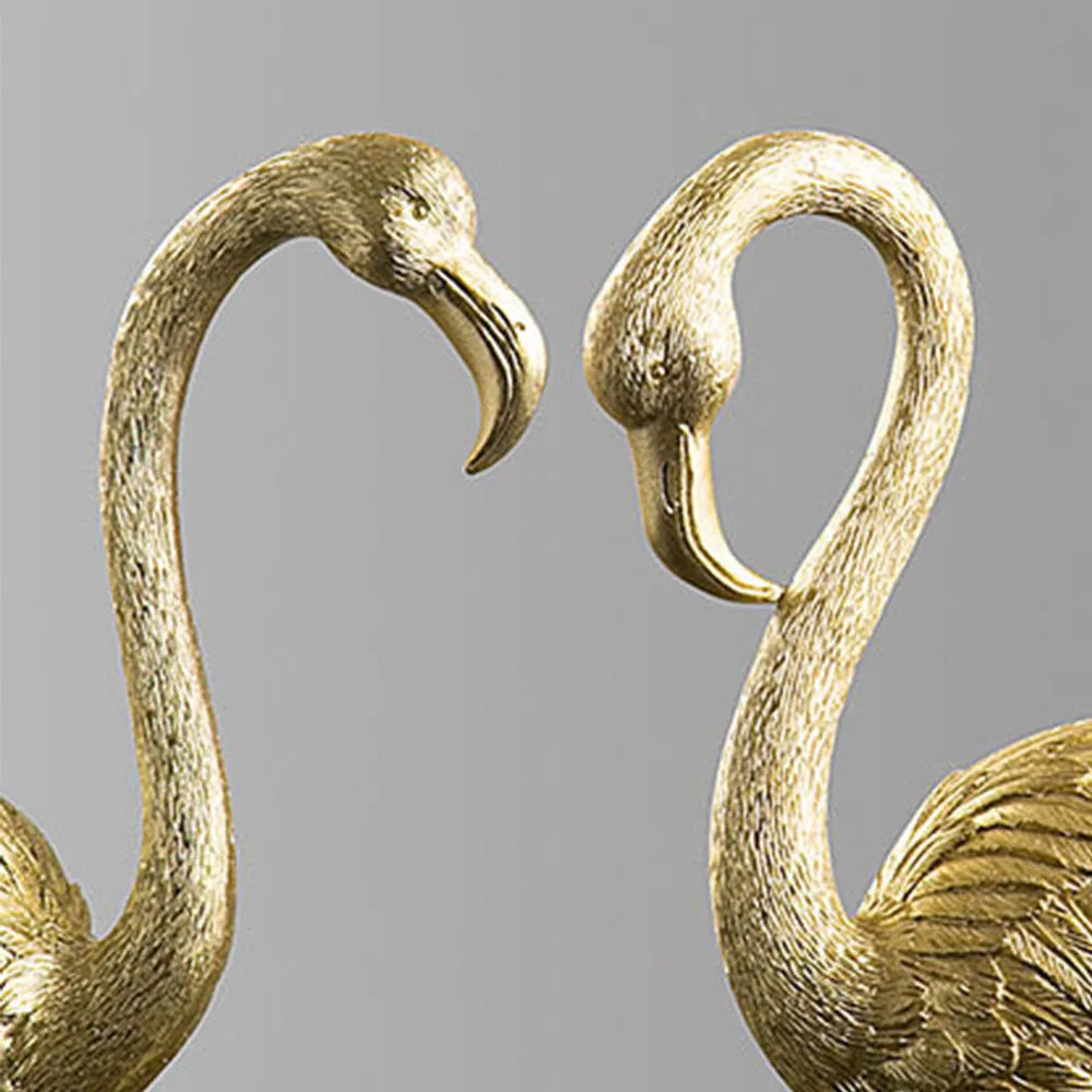 Lyxig gyllene flamingoskulptur - Elegant tropisk fågelstaty för modern heminredning