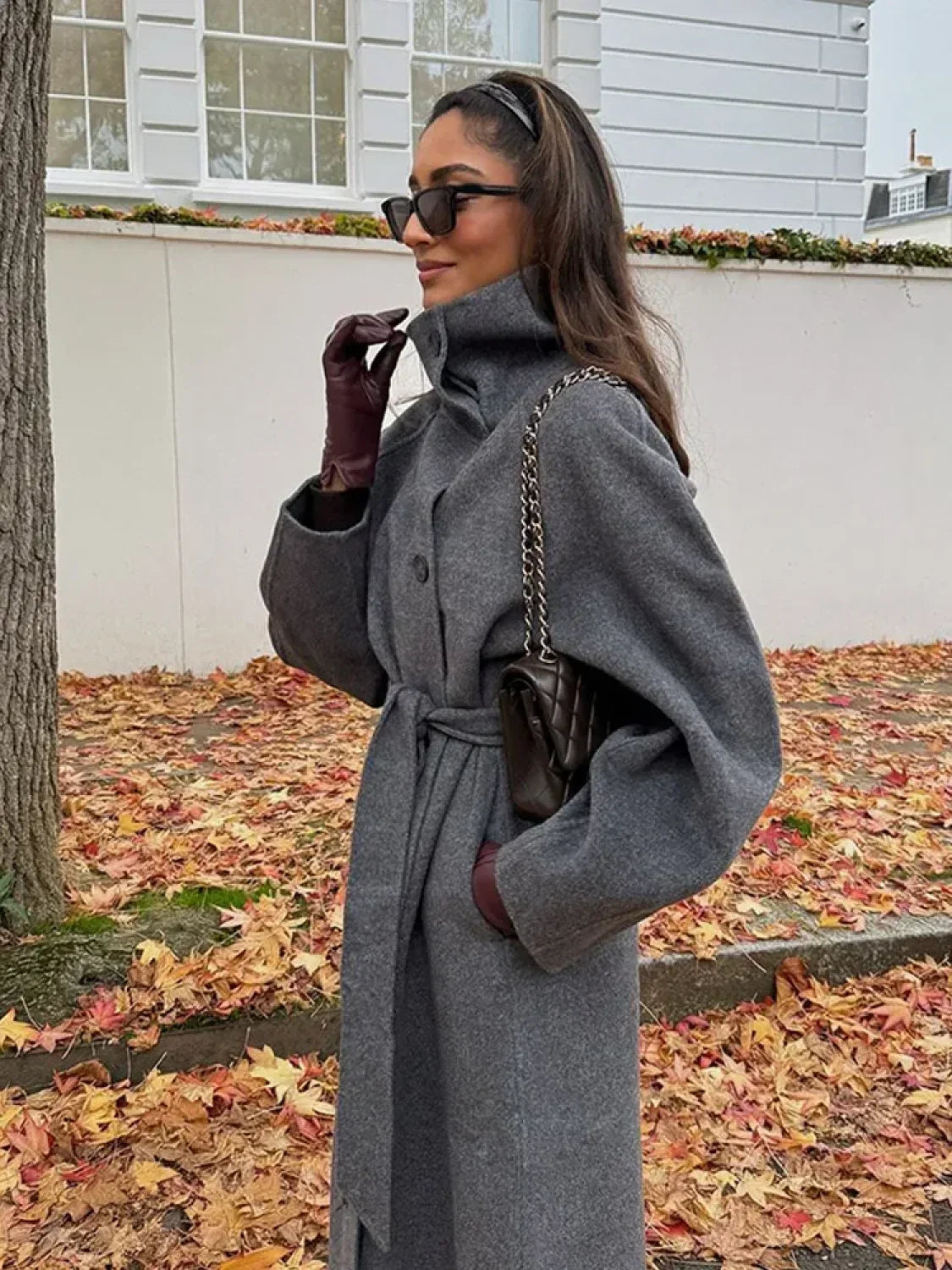 Aria | Trenchcoat i ullblandning med skärp och ståkrage - Snygga höstytterkläder