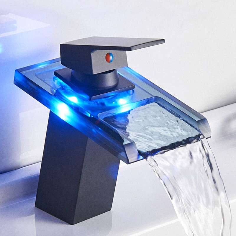 LumiFlow - Färgskiftande LED-blandare för handfat med slät kaskaddesign