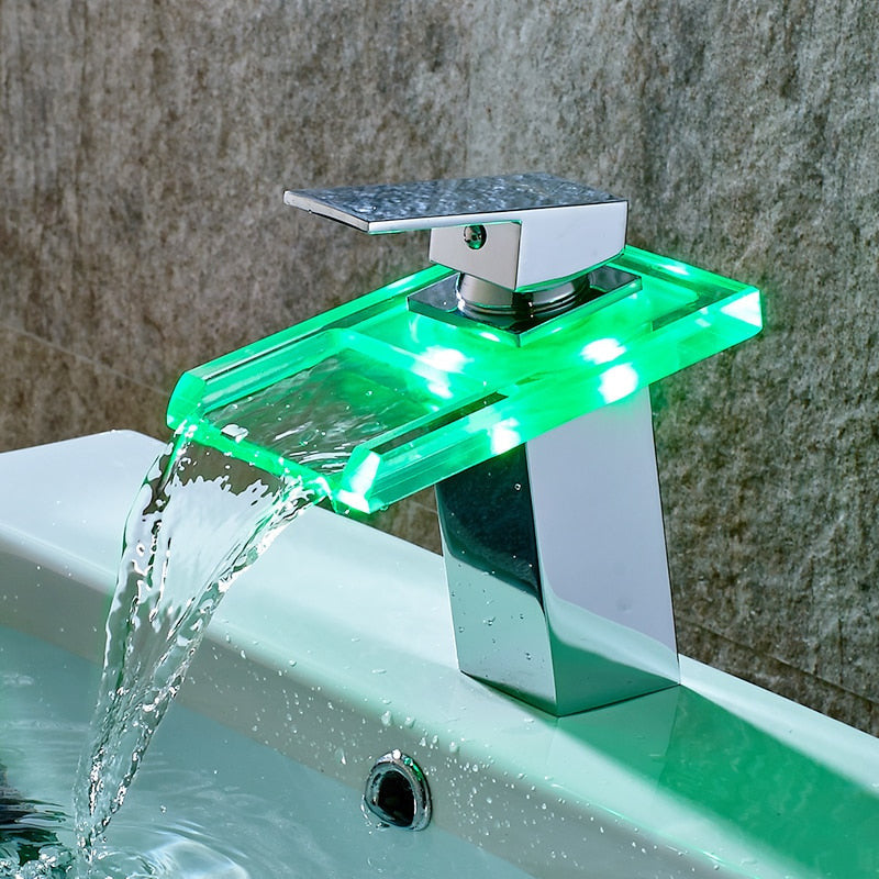 LumiFlow - Färgskiftande LED-blandare för handfat med slät kaskaddesign