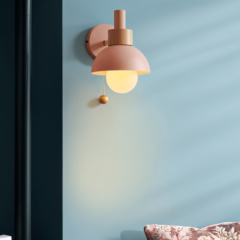 Vintage-inspirerad vägglampa i trä och metall – LED-lampa med dragströmbrytare