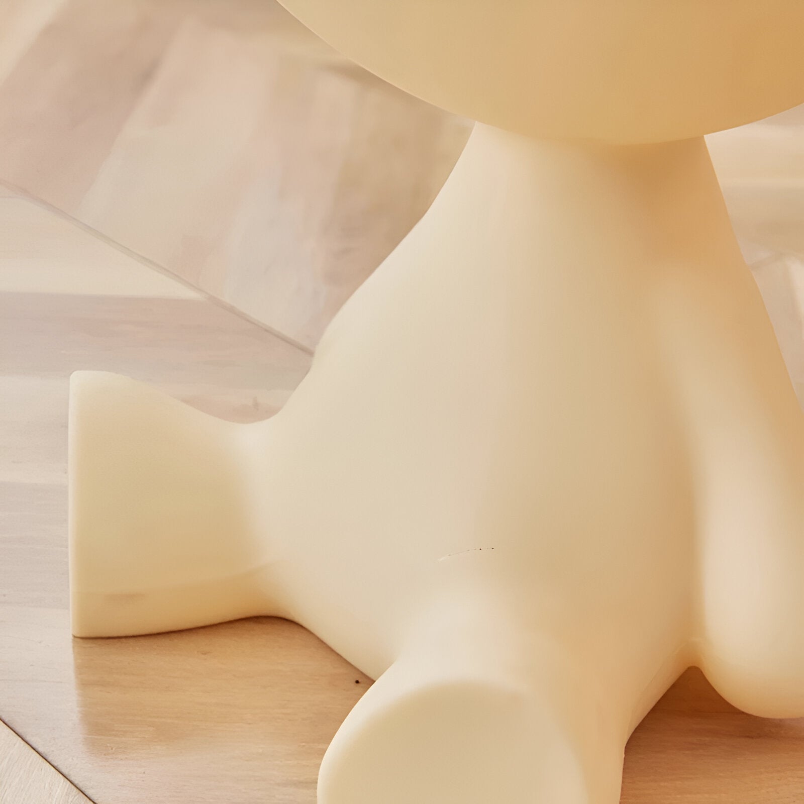Modernt runt soffbord – Elegant mittpunkt i vardagsrummet med klassisk design