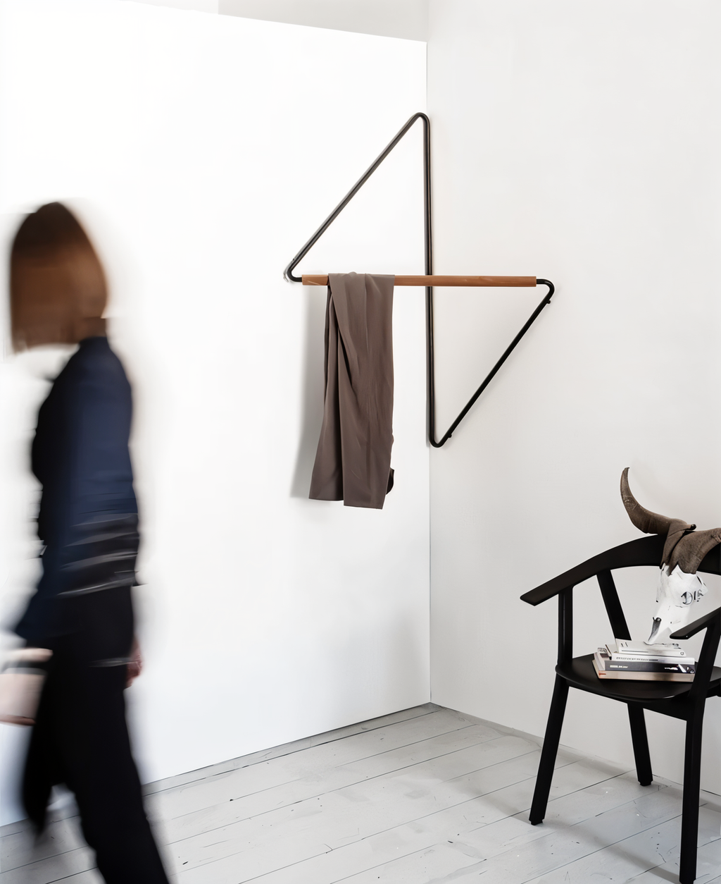 Modern geometrisk metallklädhängare – snygg och mångsidig förvaringslösning