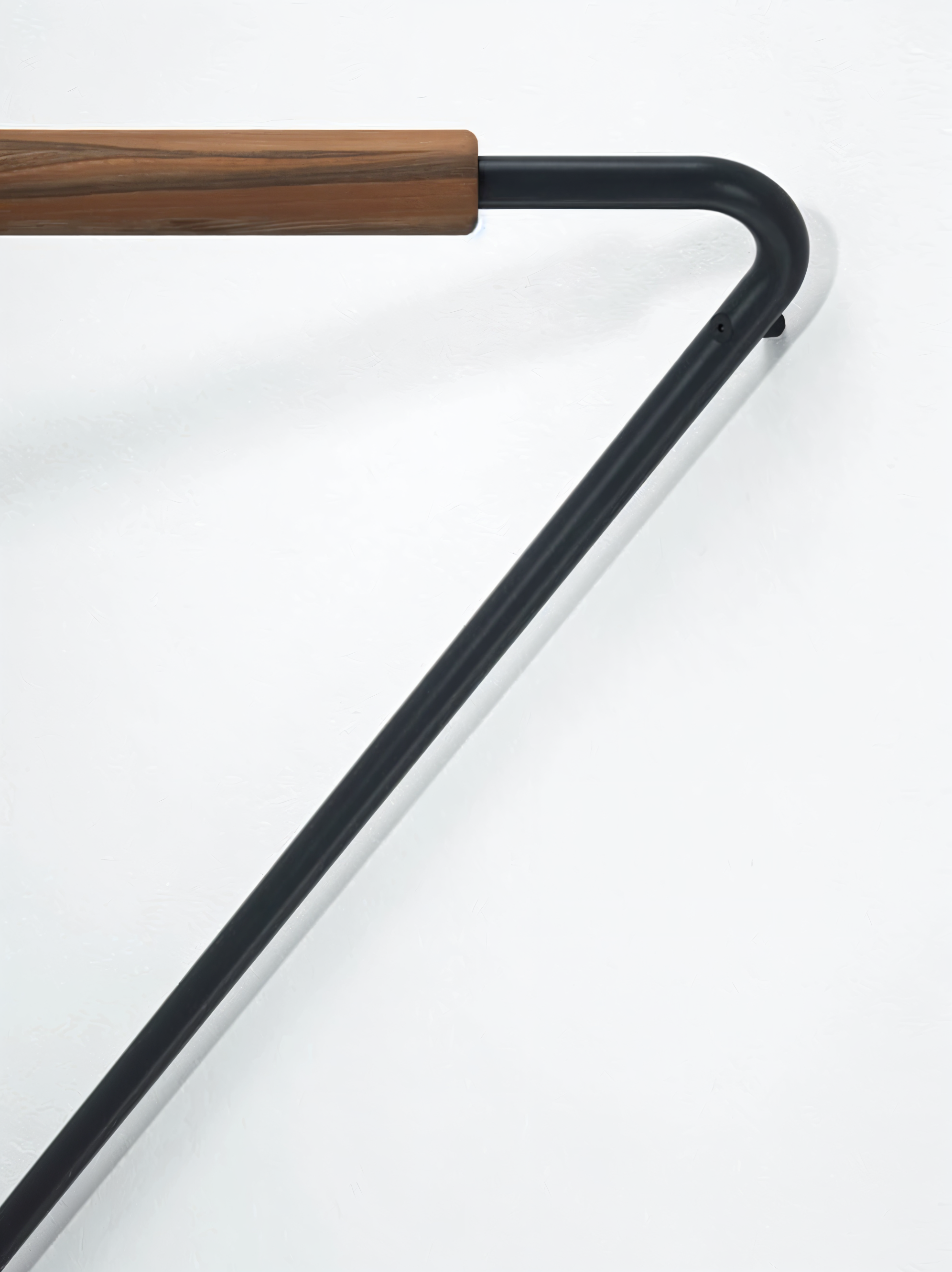 Modern geometrisk metallklädhängare – snygg och mångsidig förvaringslösning