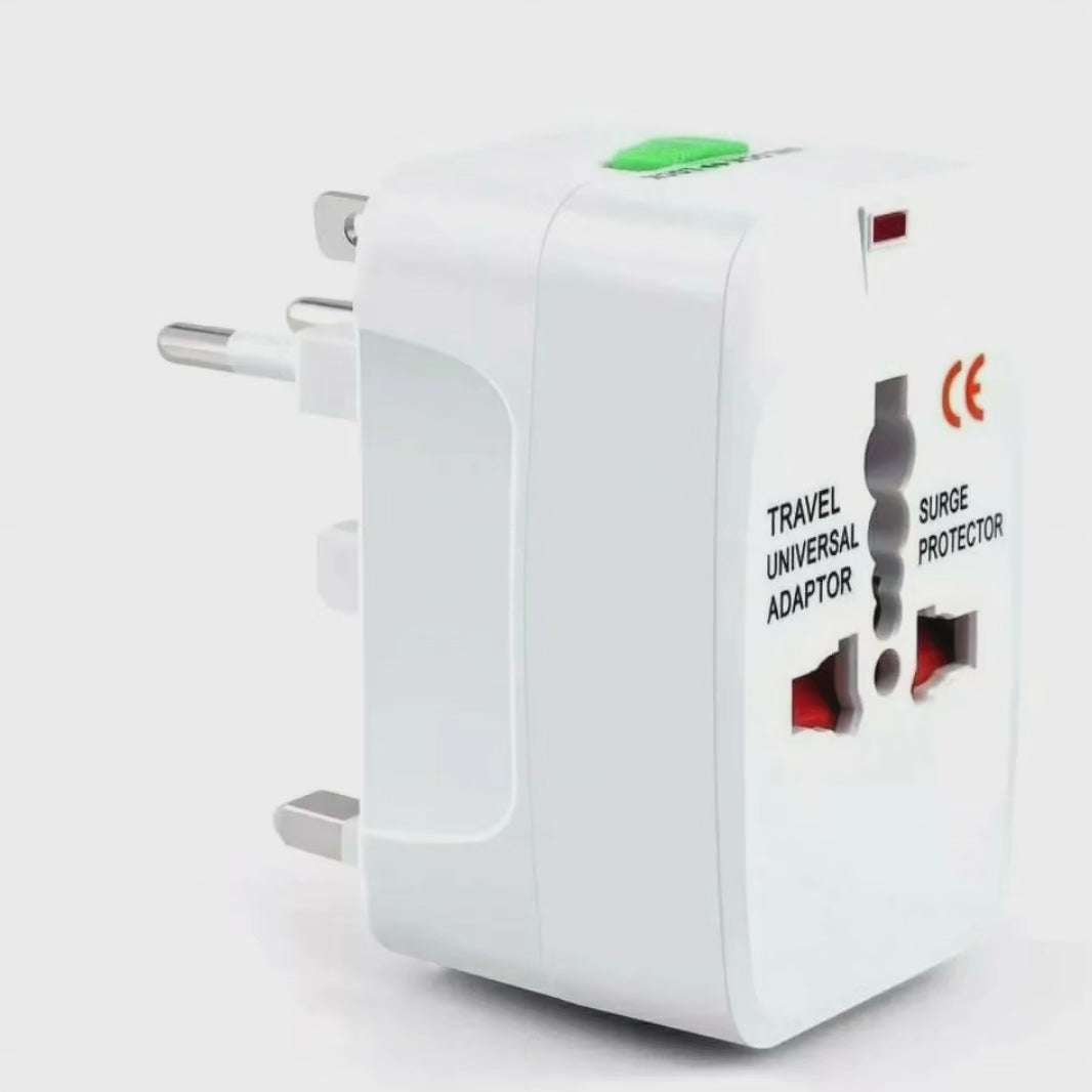 Allt-i-ett-reseadapter för hela världen – universalkontakt med USB-portar