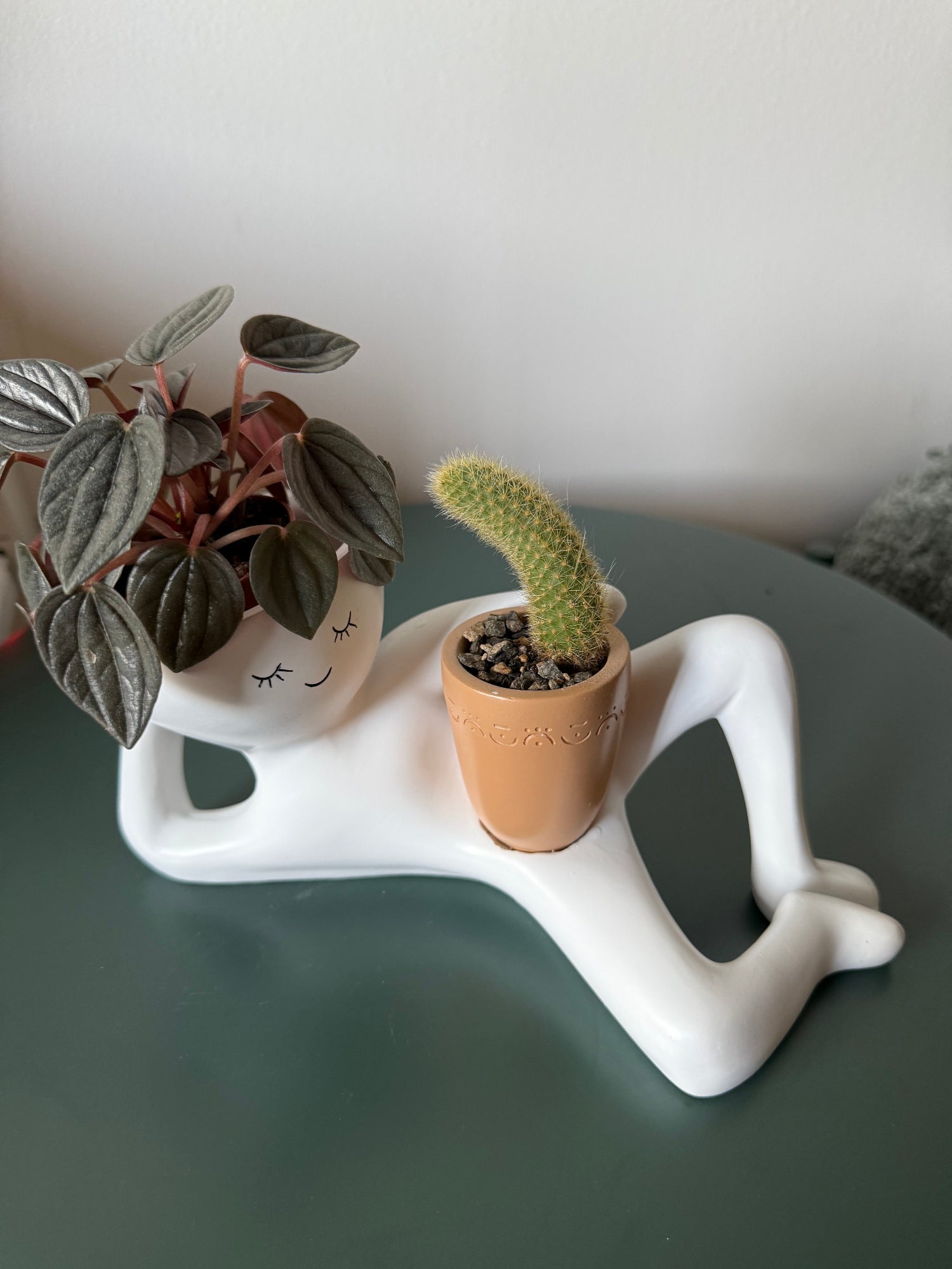 Serenity Seat Mini Planter – Modern Skulpturinspirerad Kruka
