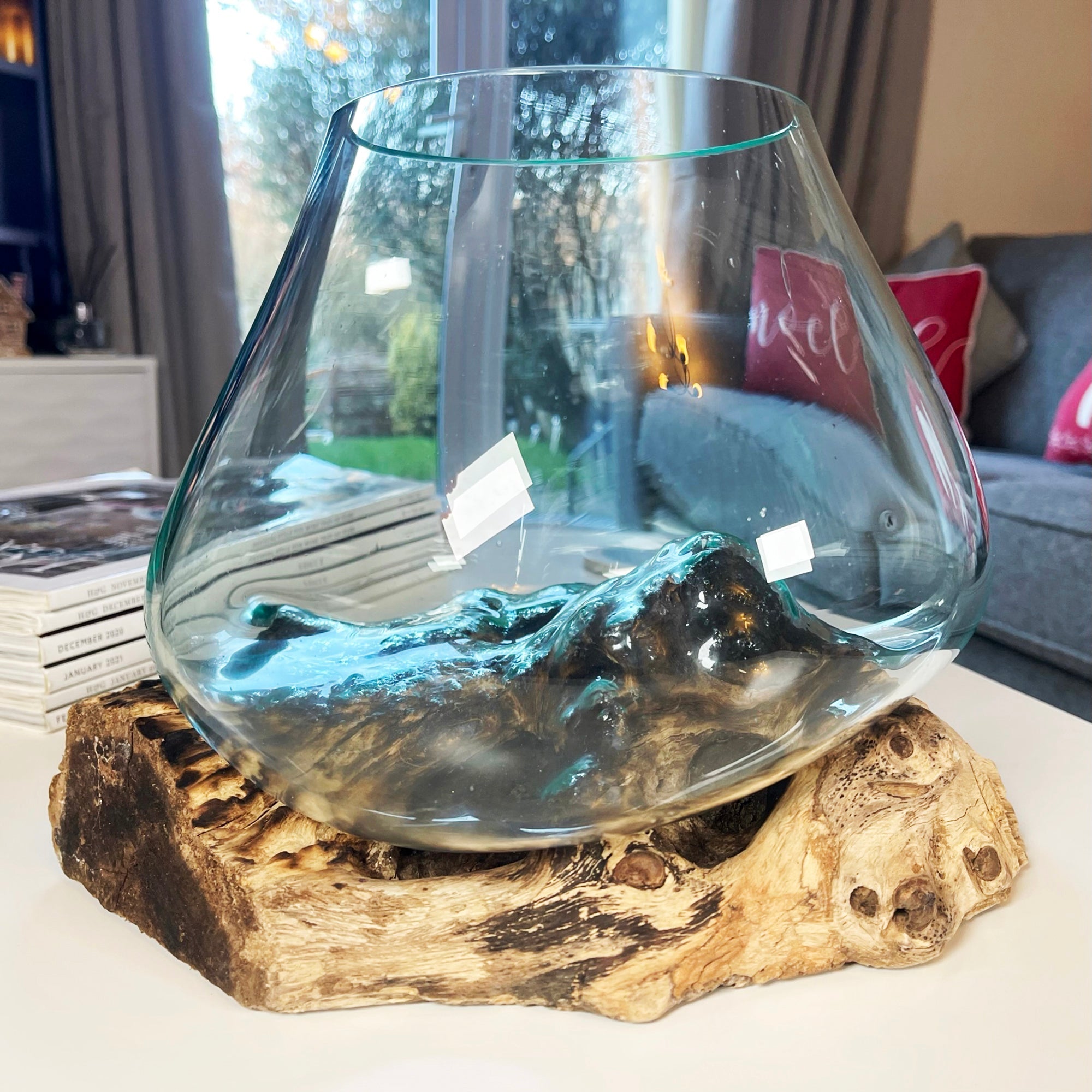RootBowl - Rotbas i hantverksmässig teak med elegant iögonfallande skål i smält glas