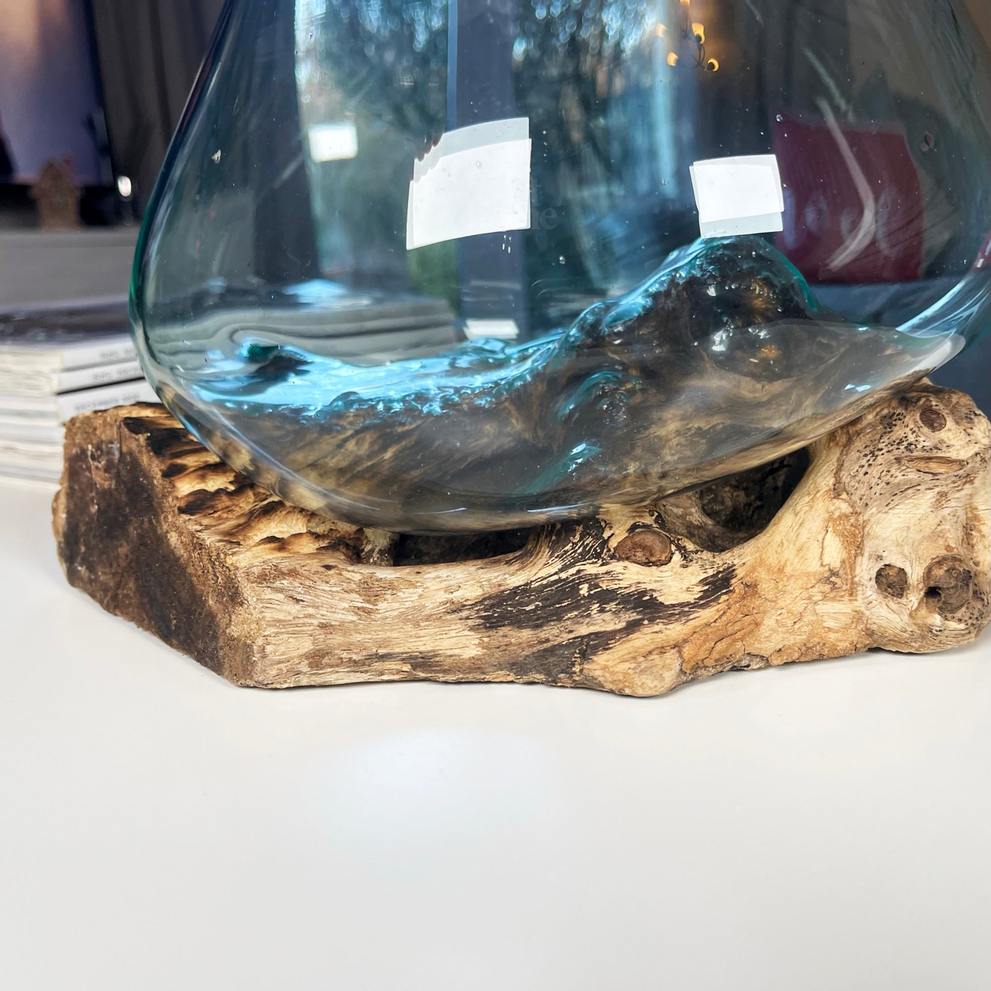 RootBowl - Rotbas i hantverksmässig teak med elegant iögonfallande skål i smält glas