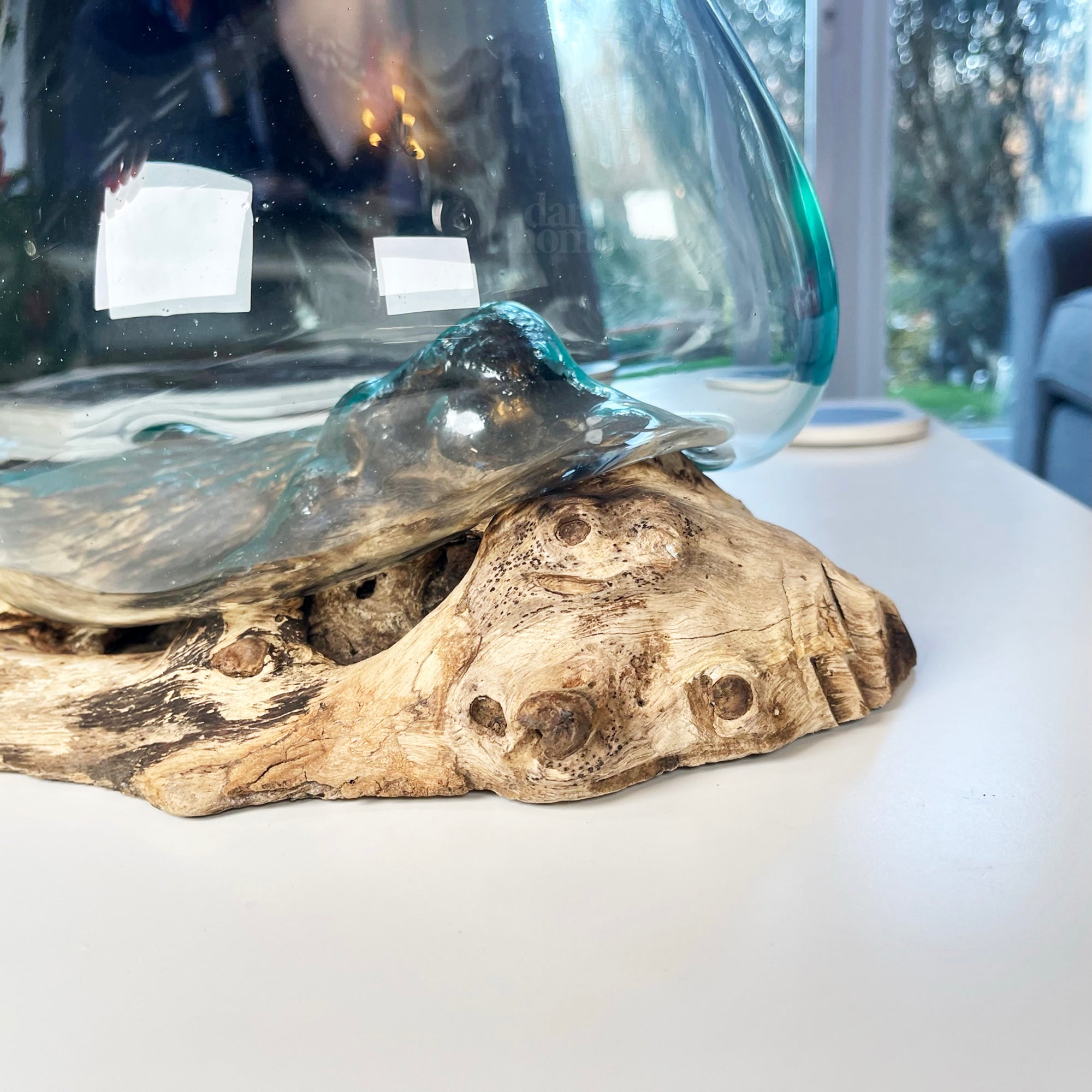 RootBowl - Rotbas i hantverksmässig teak med elegant iögonfallande skål i smält glas