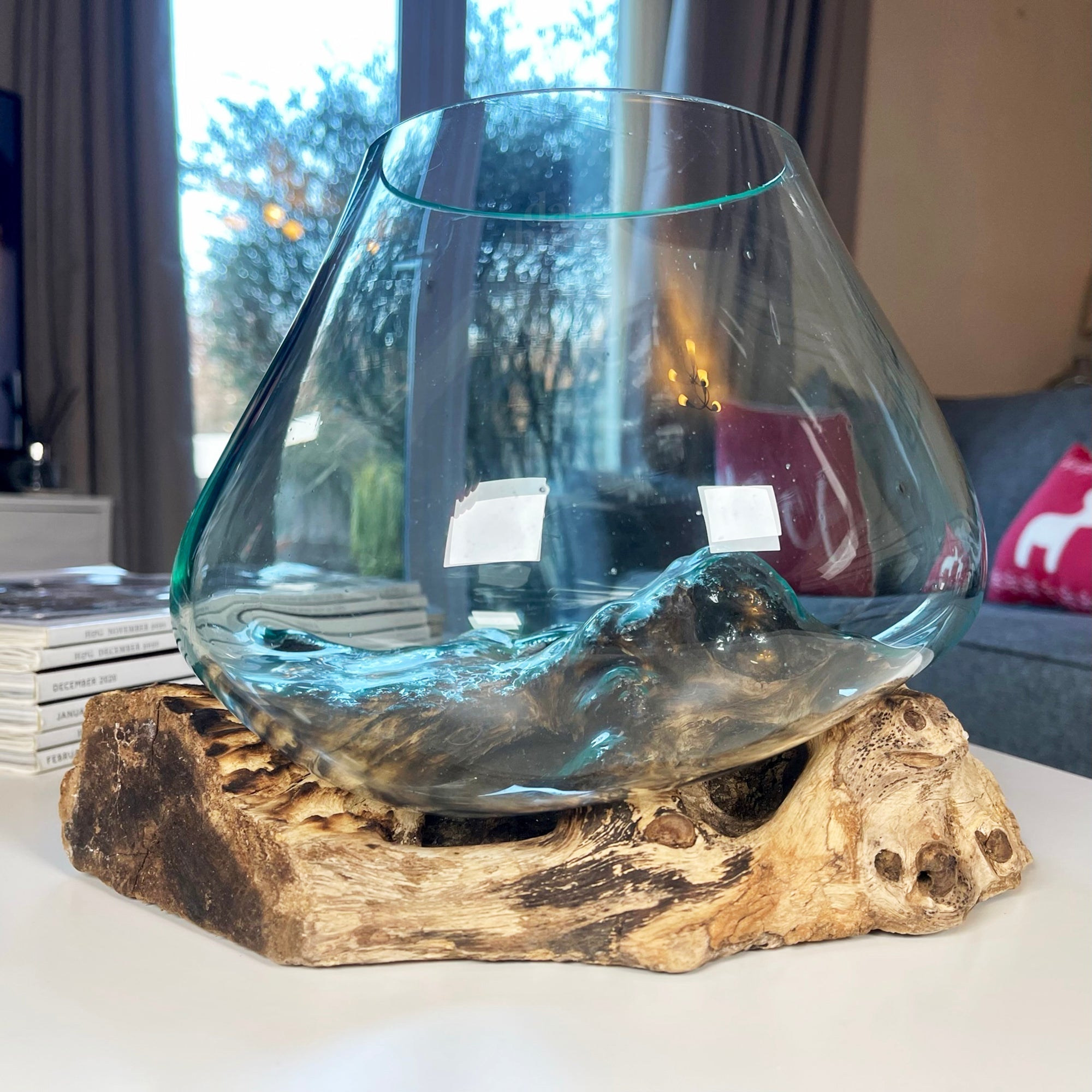 RootBowl - Rotbas i hantverksmässig teak med elegant iögonfallande skål i smält glas