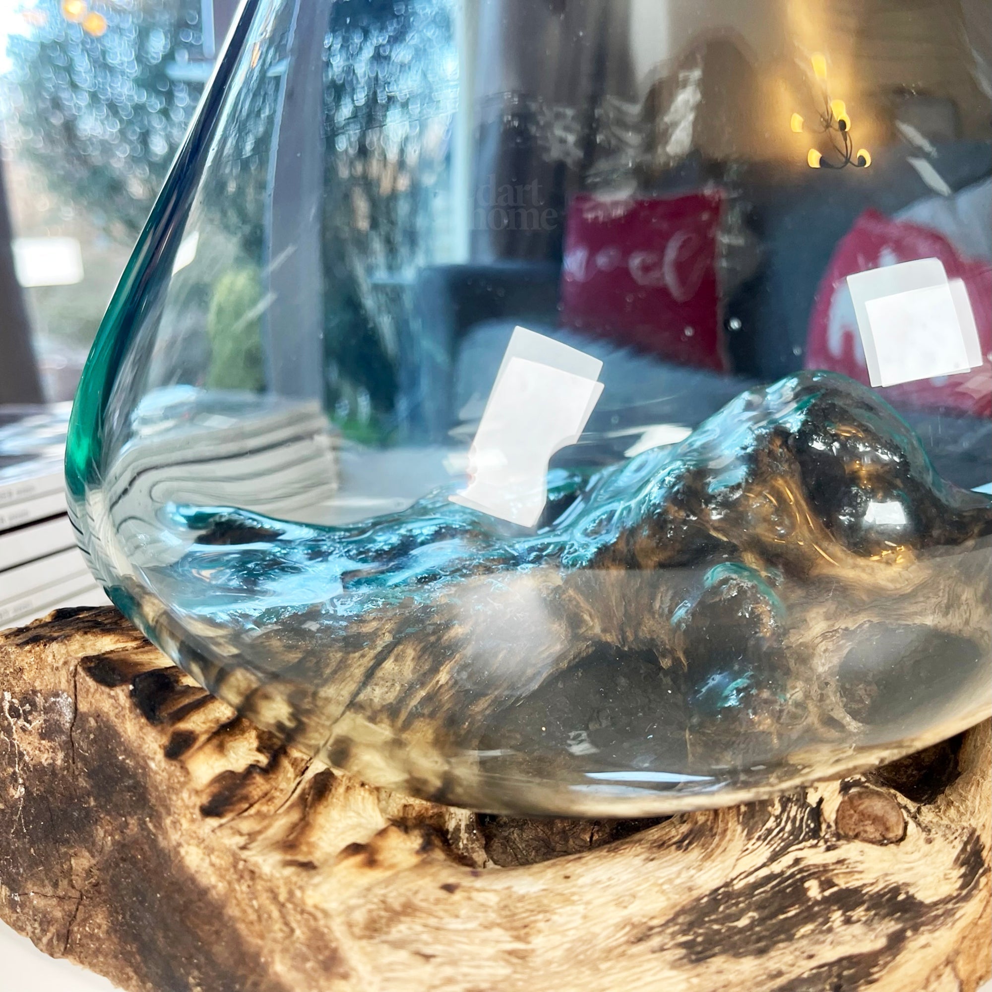 RootBowl - Rotbas i hantverksmässig teak med elegant iögonfallande skål i smält glas