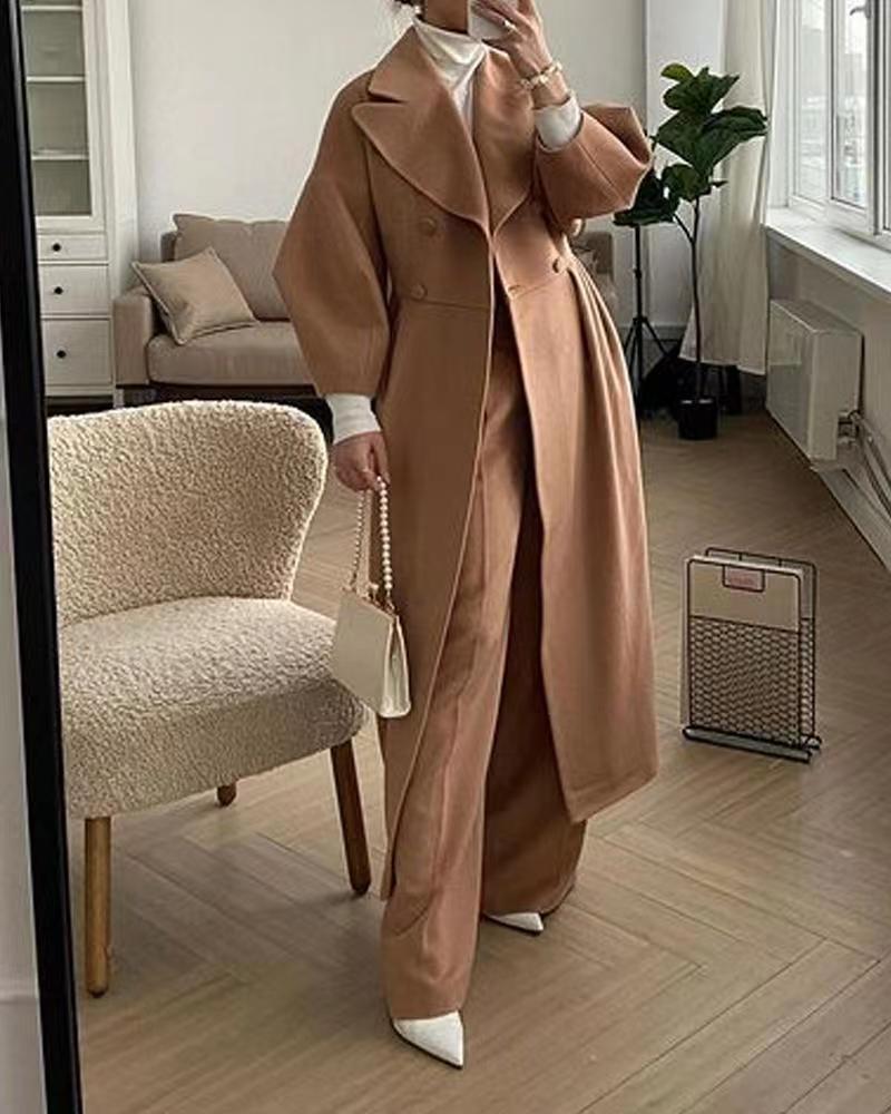Johanna | Dubbelknäppt lång damkappa med slagkrage och vida ärmar – Elegant vinterplagg