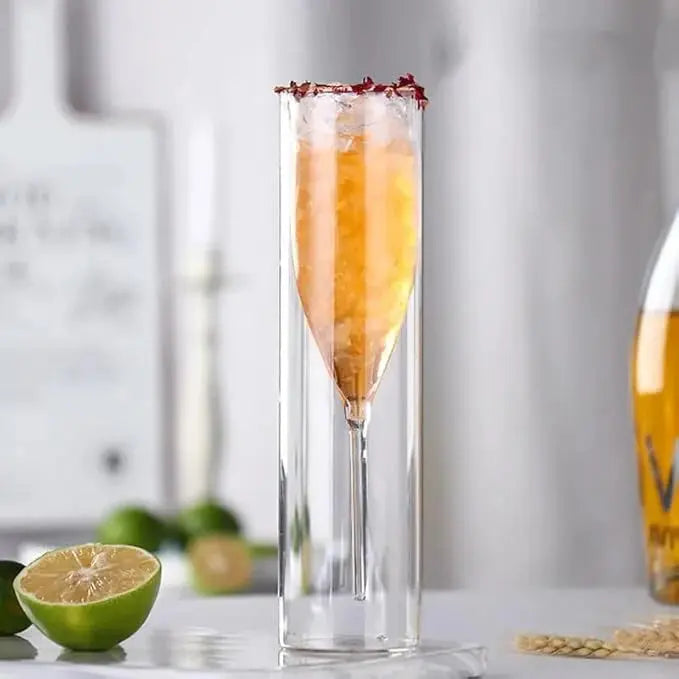 Lyxiga kristallchampagneflöjter med upphängd bas — Sofistikerade mousserande vinglas