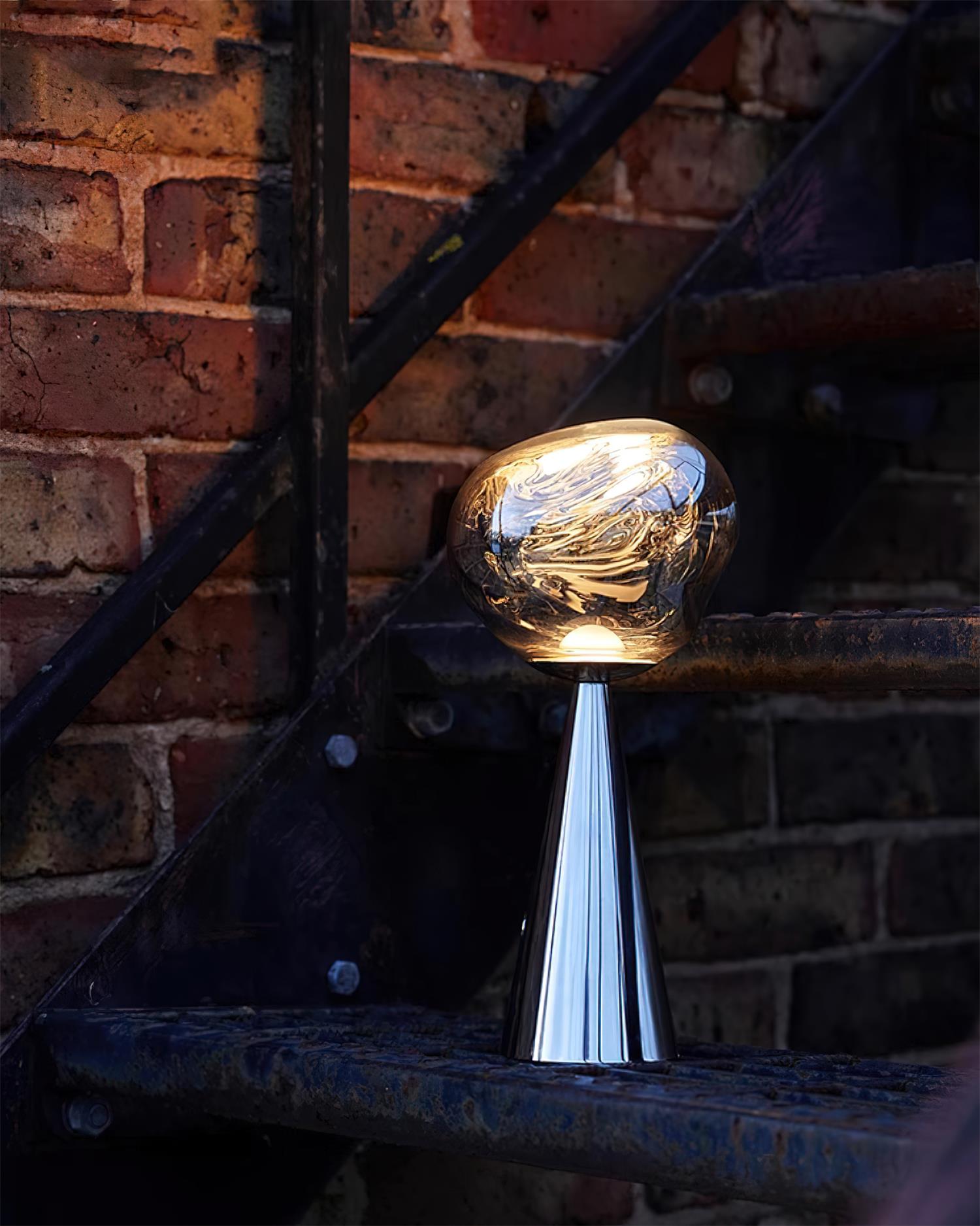 Uppladdningsbart lavainspirerat ljus - Lugnande LED-ljus för avkopplande kvällar