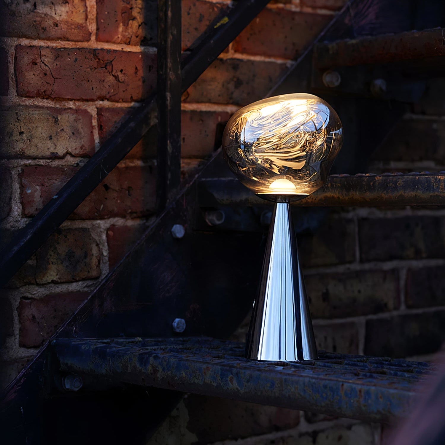 Uppladdningsbart lavainspirerat ljus - Lugnande LED-ljus för avkopplande kvällar