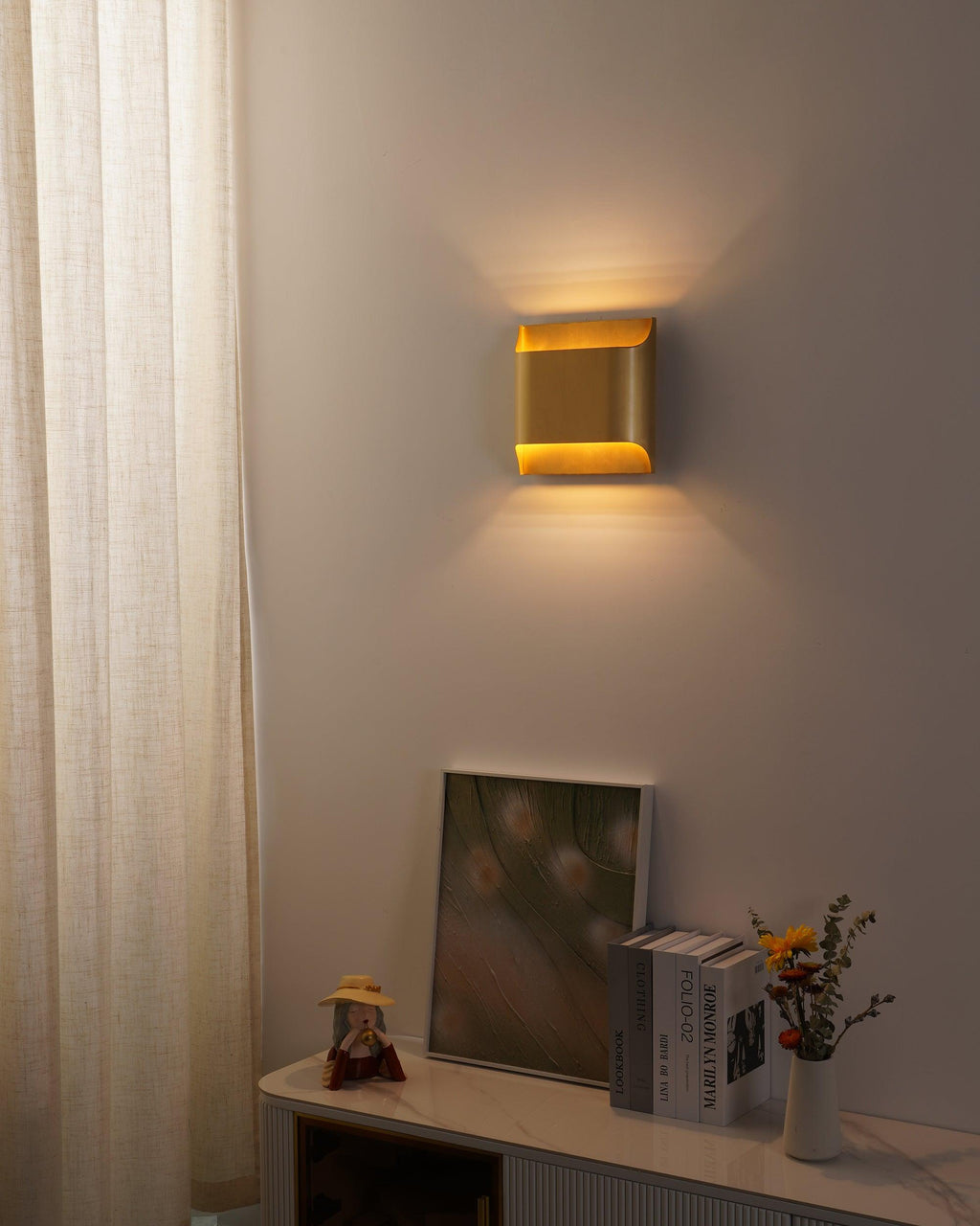 Elegant välvd LED-vägglampa – Modern böjd accentlampa