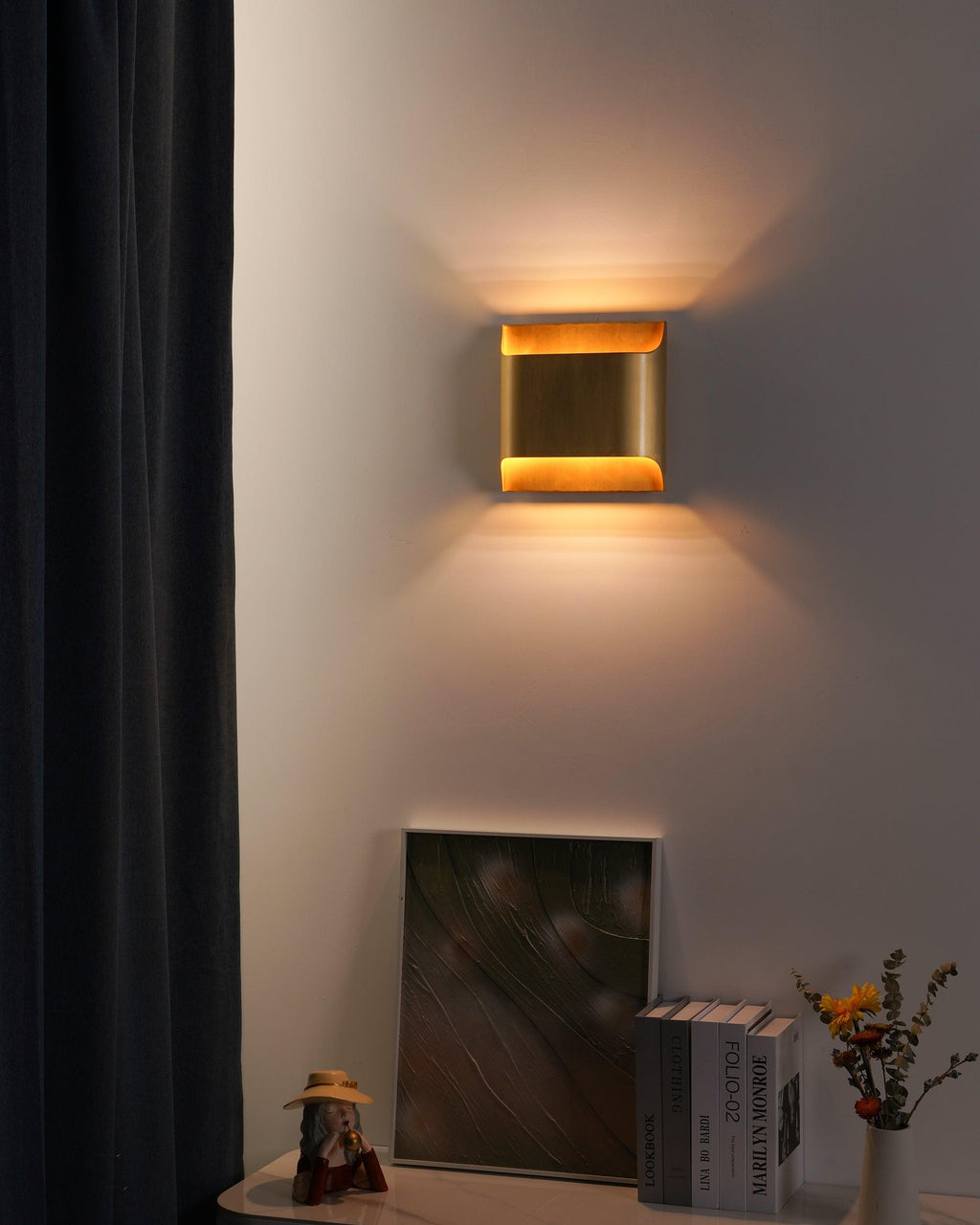 Elegant välvd LED-vägglampa – Modern böjd accentlampa