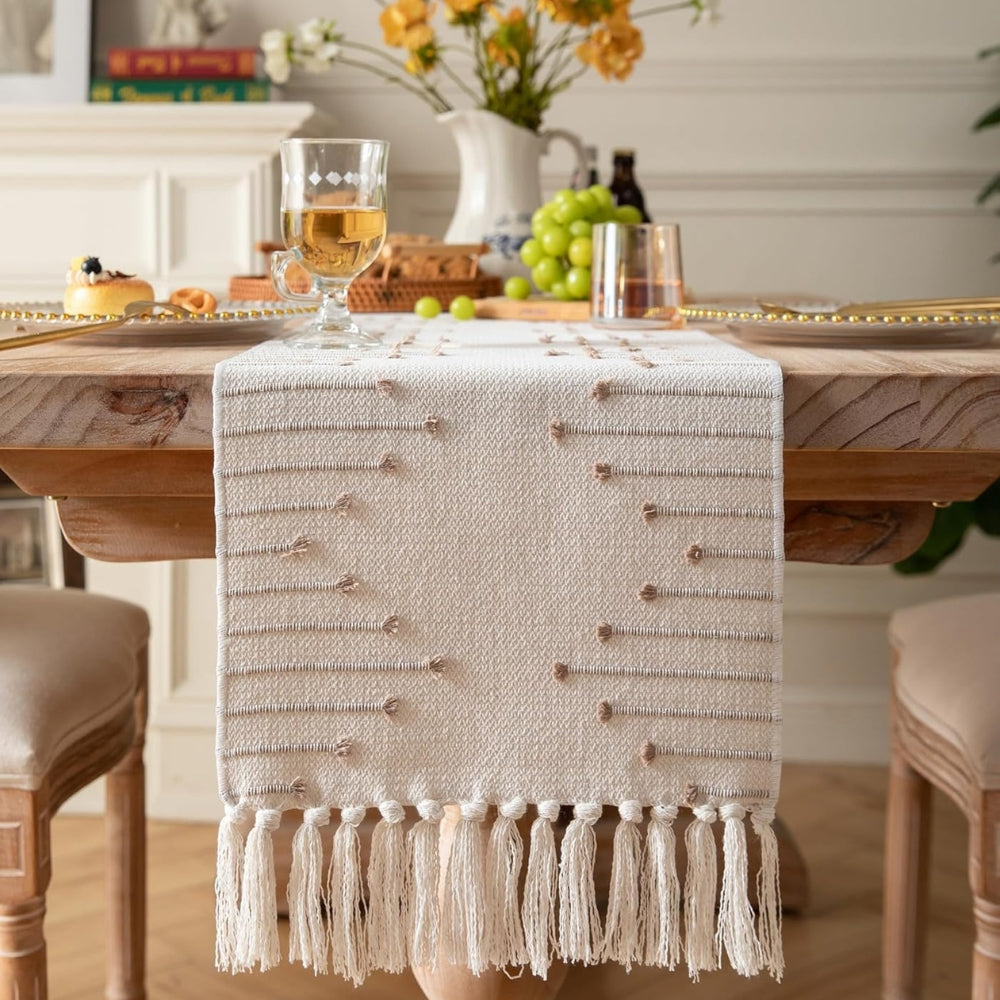 LuxeWeave Tassel Runner – Elegant bordsaccent med Boho Charm
