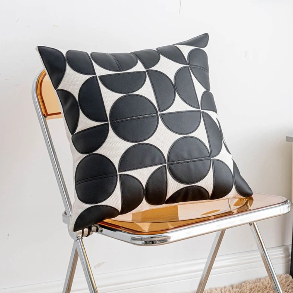 Broderat örngott till soffa – Snyggt inredningsdetaljer i konstläder