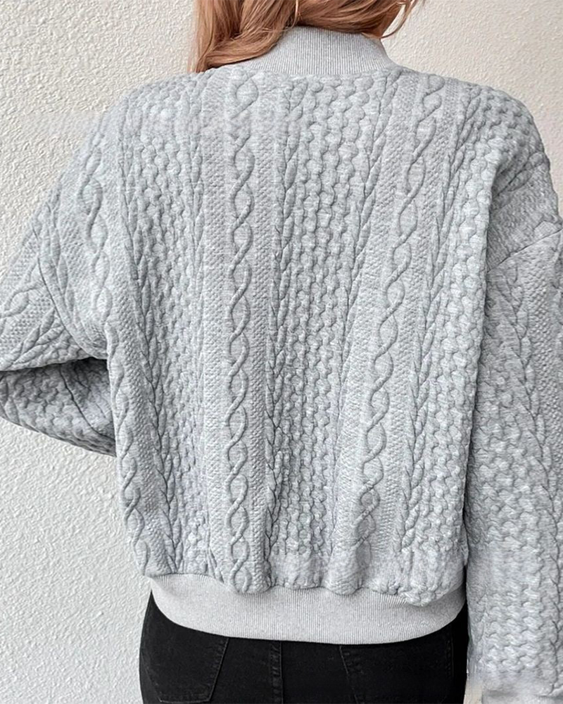 Calista | Texturerad kabelstickad kofta med tryckknappar framtill - Lediga ytterkläder med knappar