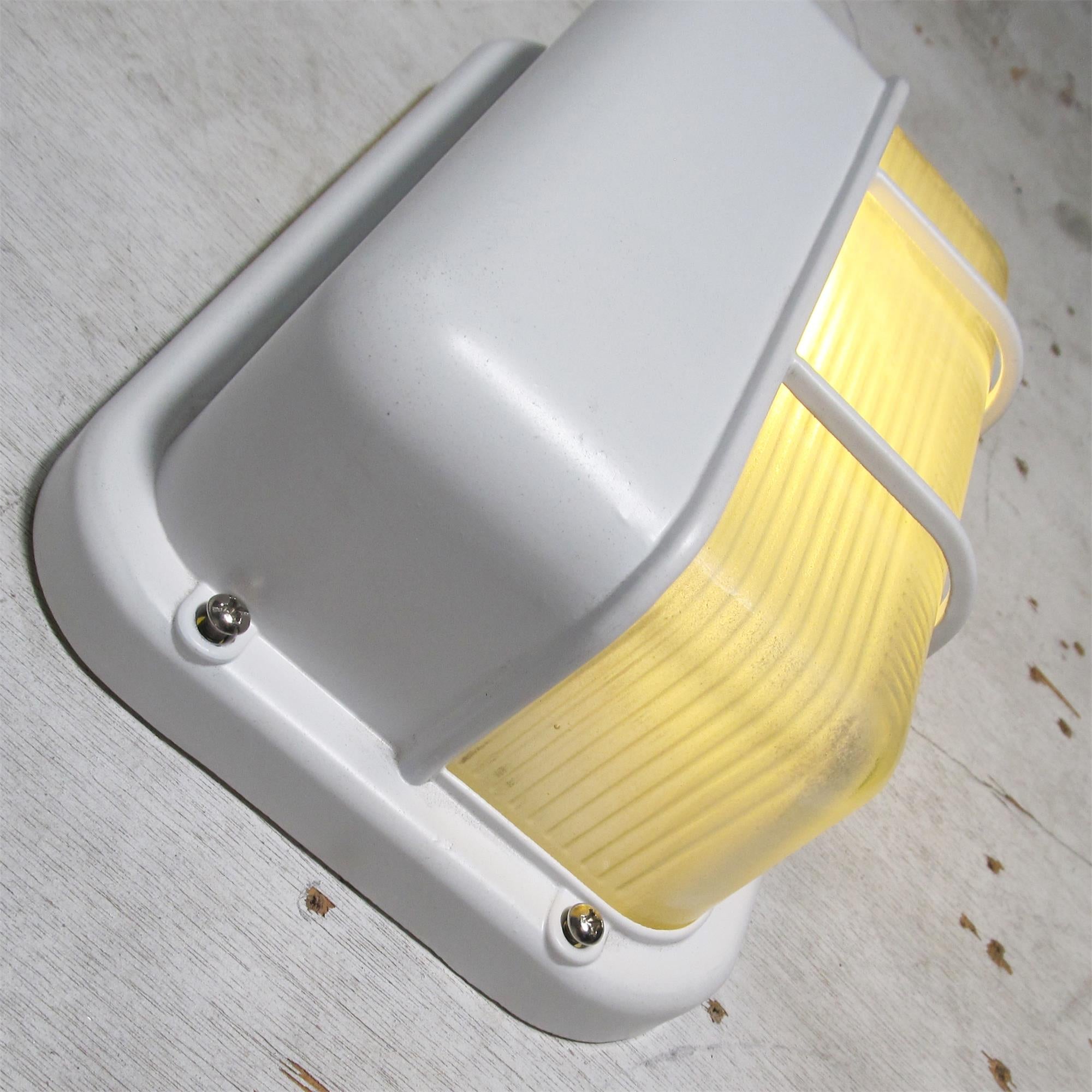 Vägglampa för utomhusbruk – Väderbeständig utomhuslampa i marin stil