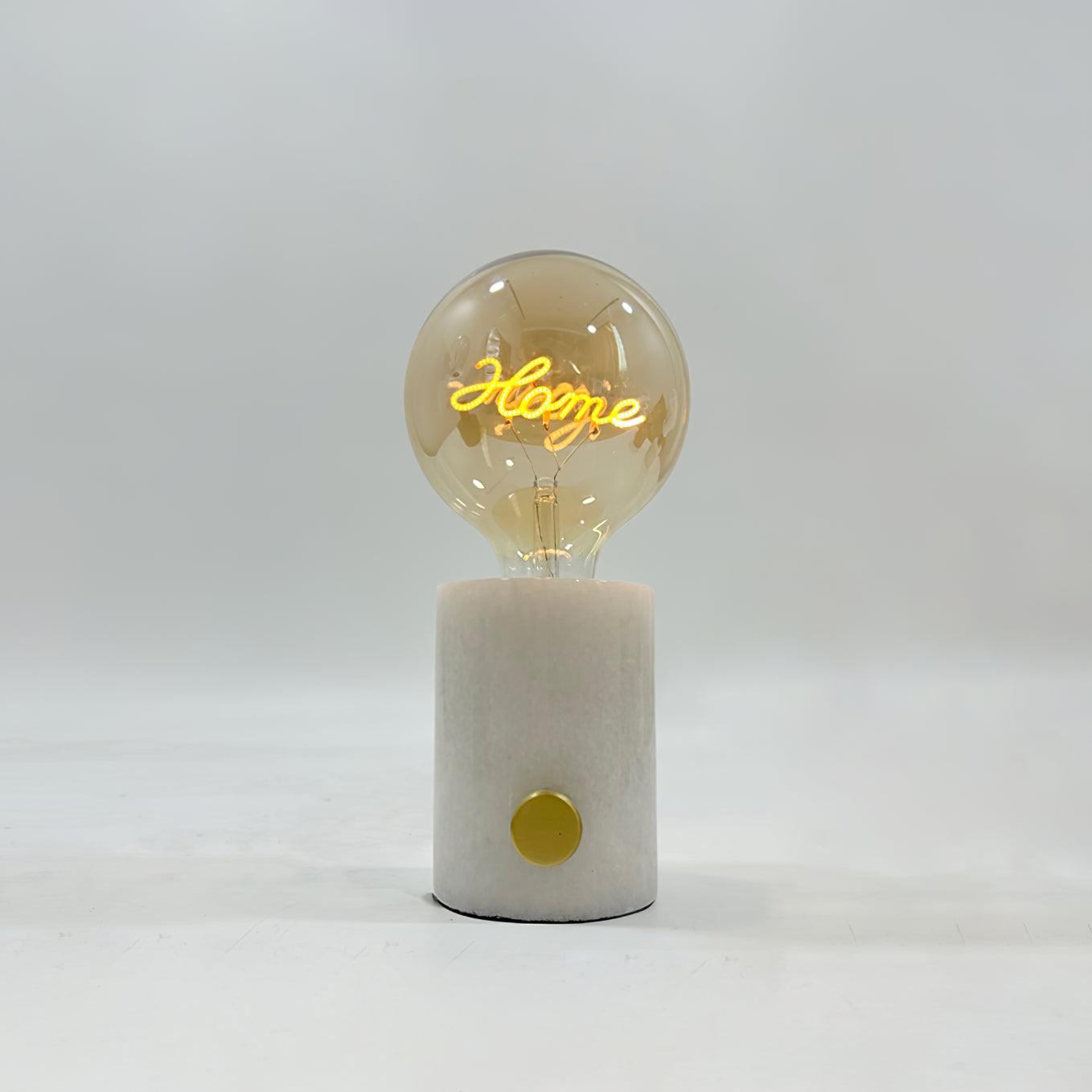 Nyckfull handformad bordslampa – Lekfull accentbelysning för fans