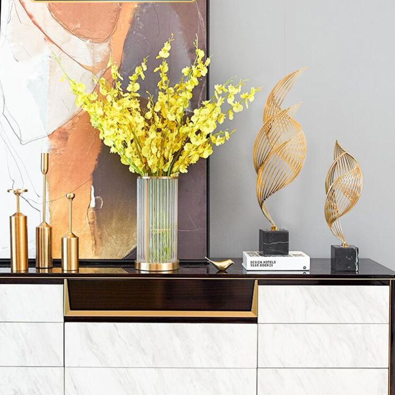 Golden Wave metallskulptur – elegant abstrakt dekor