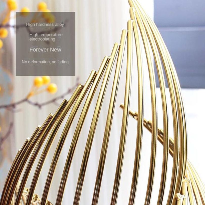 Golden Wave metallskulptur – elegant abstrakt dekor