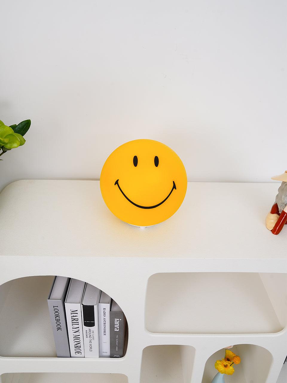 Happy Face bordslampa – Nyckfull modern dekorativ lampa