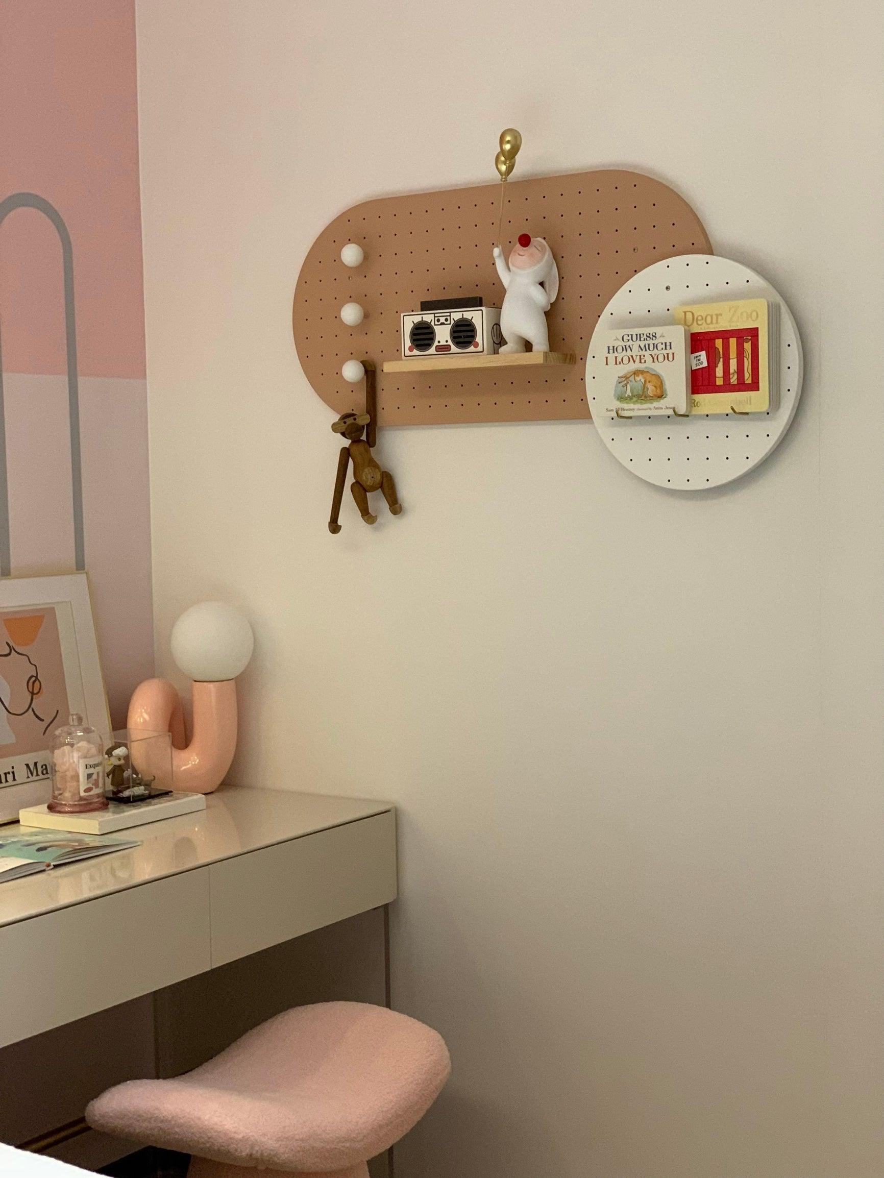 Designer N-formad bordslampa – Minimalistisk statementlampa med modern känsla