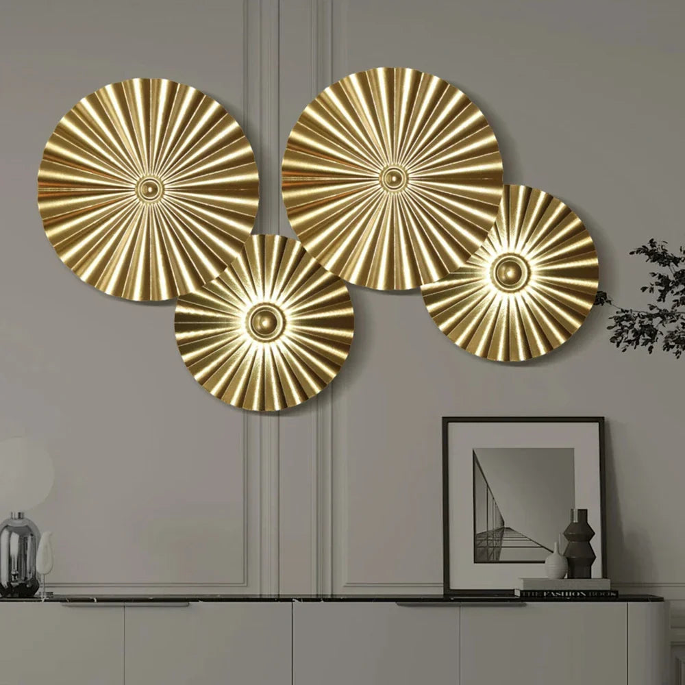 Gyllene minimalistisk cirkelväggskulptur – Modern metallinredning