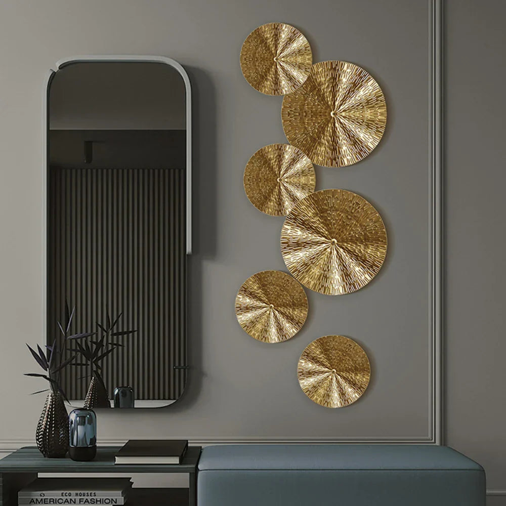Gyllene minimalistisk cirkelväggskulptur – Modern metallinredning